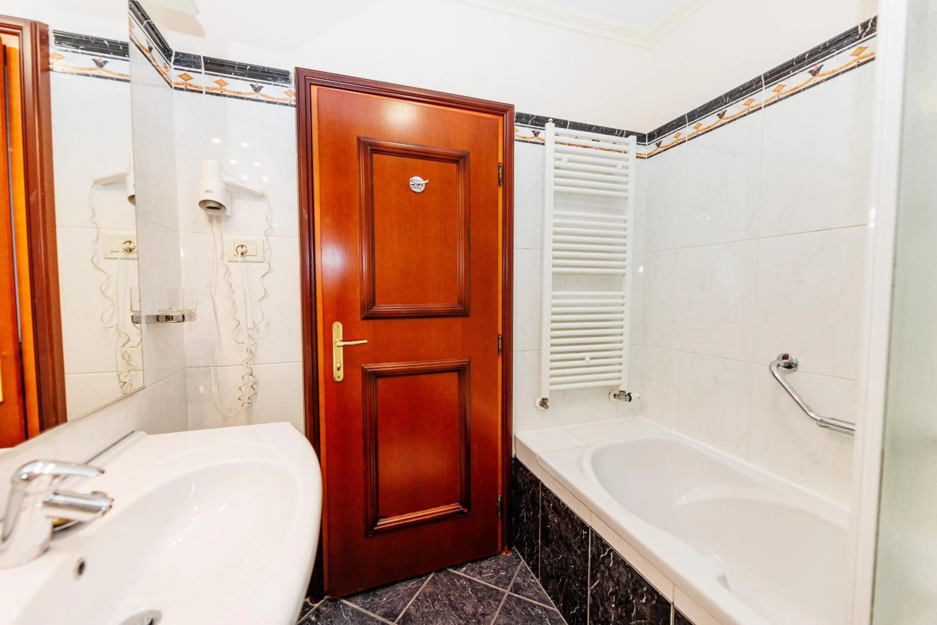 Bathroom in Hotel Savoy