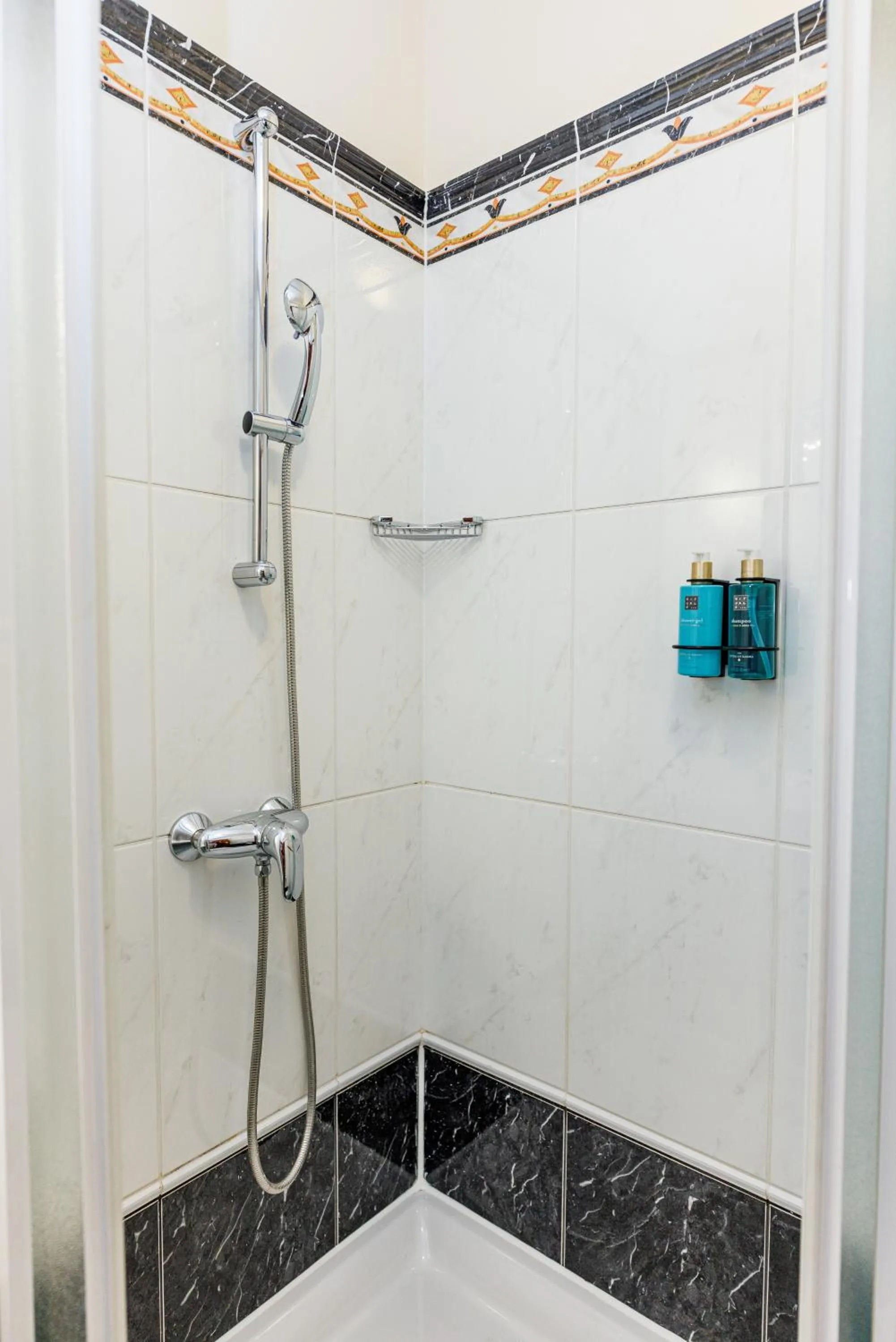 Shower in Hotel Savoy