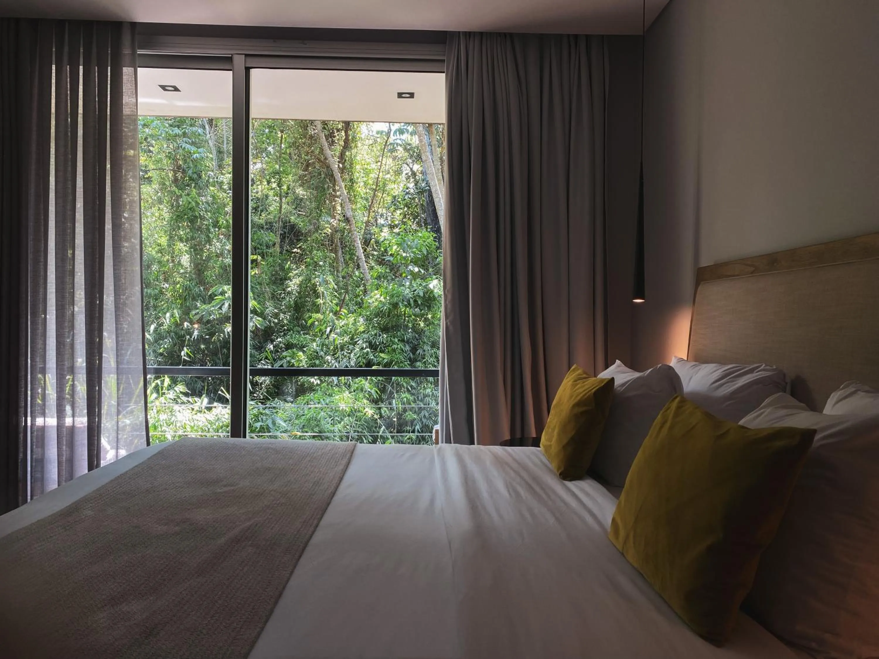 Bed in Selvaje Lodge Iguazu