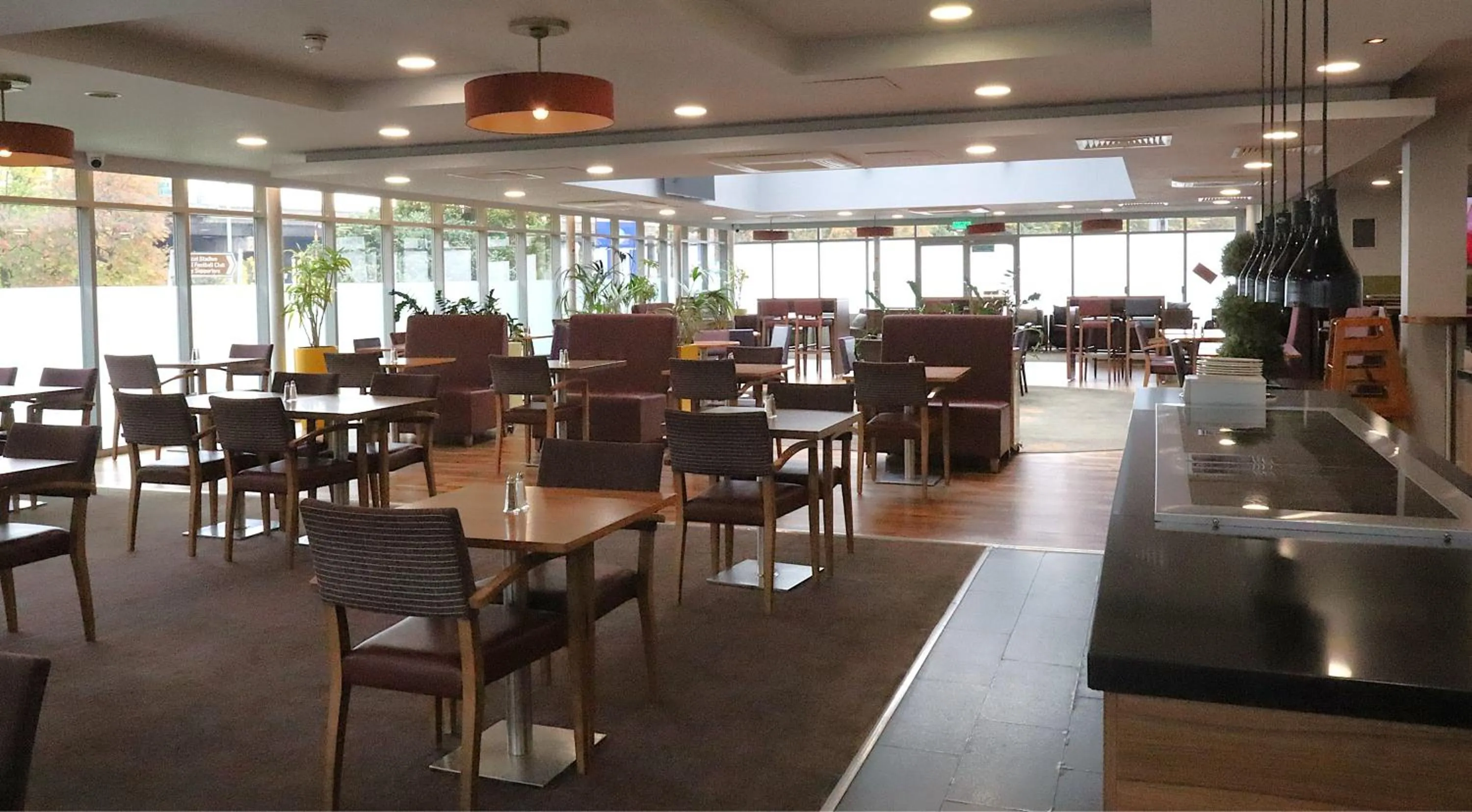Restaurant/places to eat in Park Inn by Radisson Birmingham Walsall