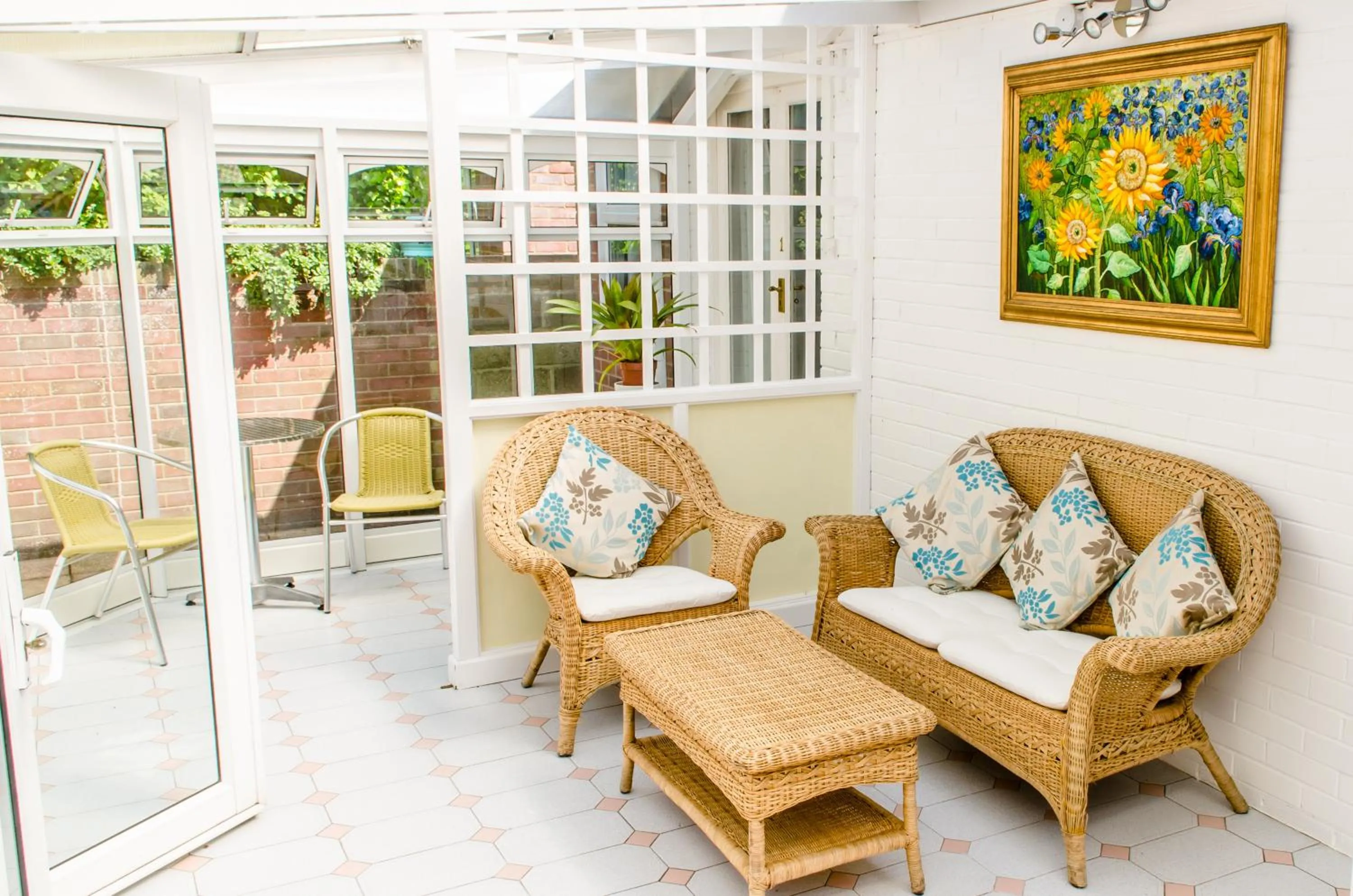 Seating area in The Avenue