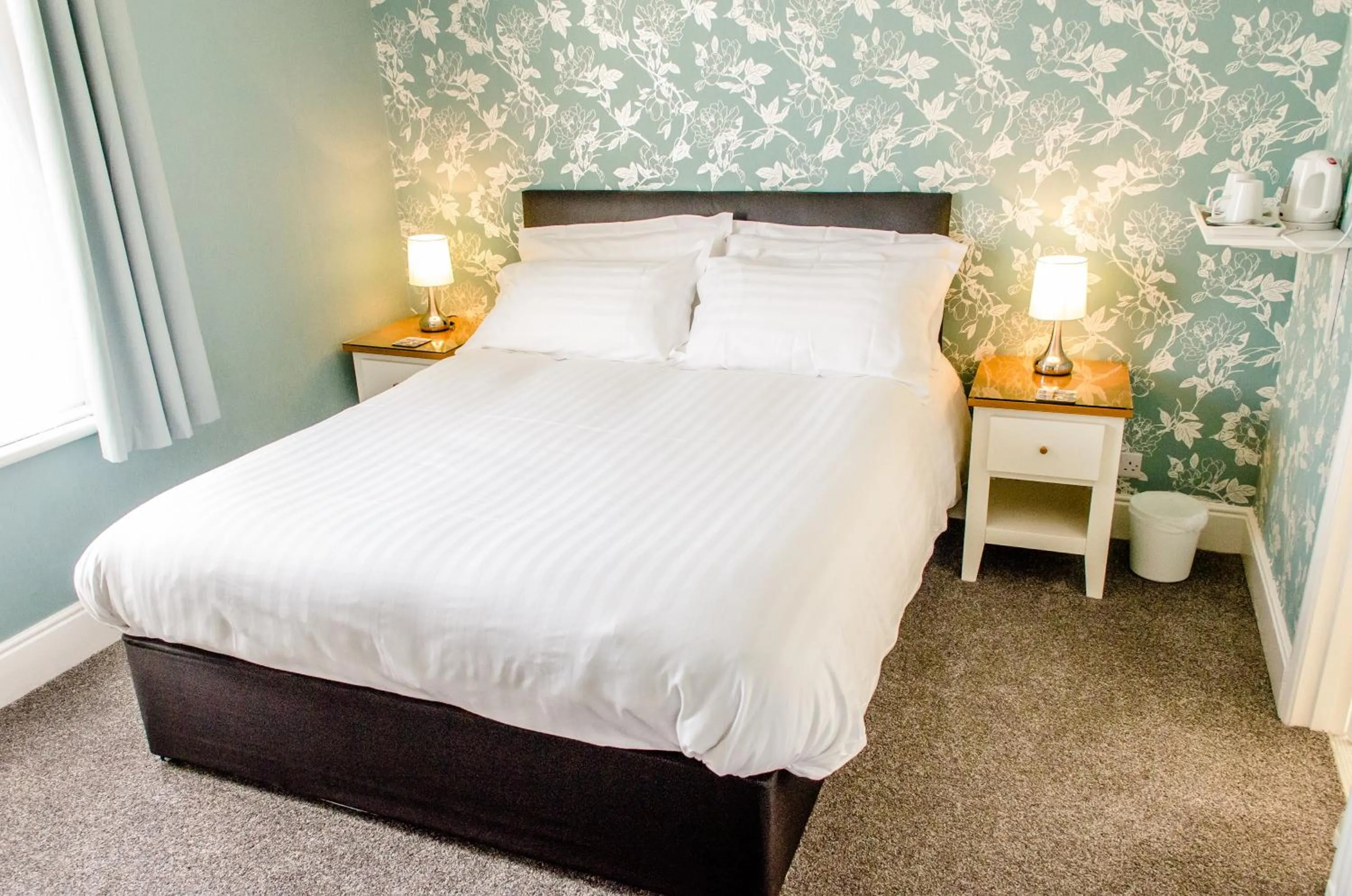 Bedroom, Bed in The Avenue