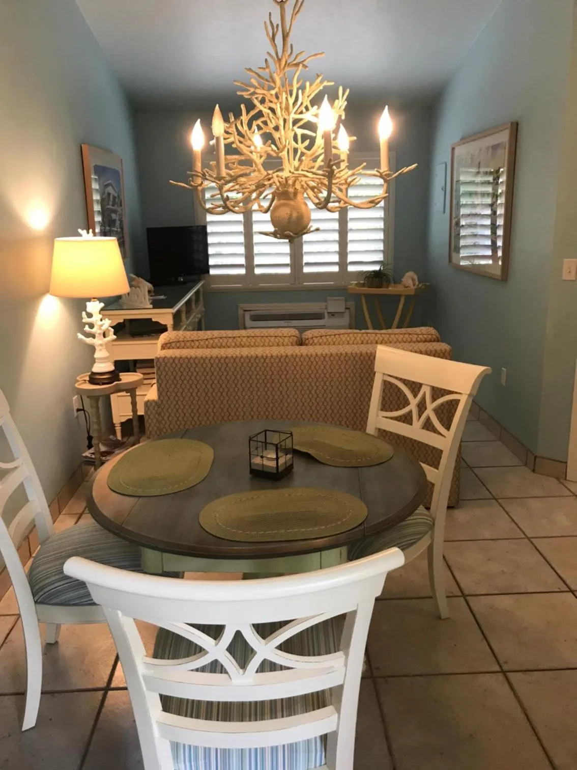 Dining area in Kona Kai Resort and Gallery
