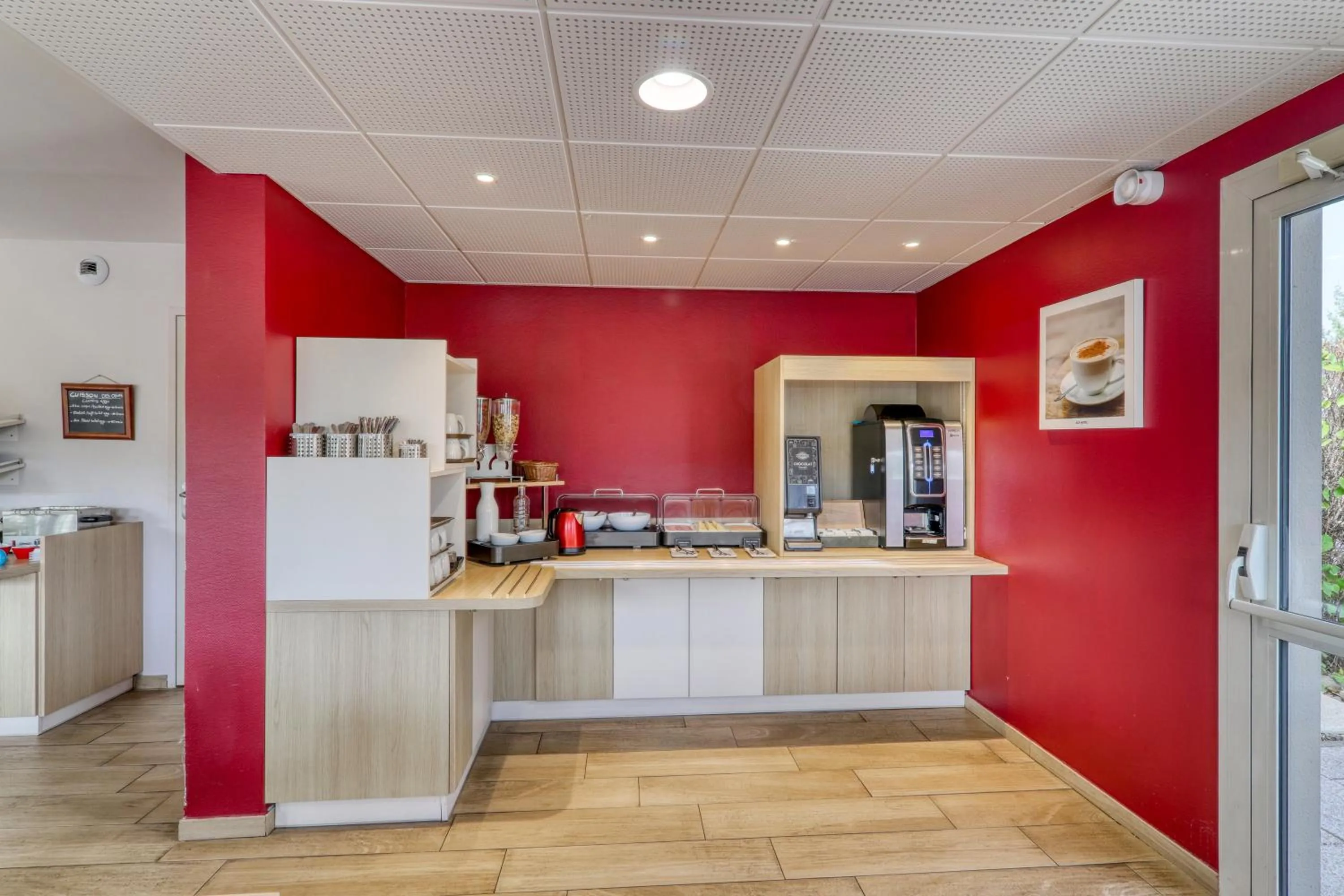 Buffet breakfast in Ace Hotel Issoire