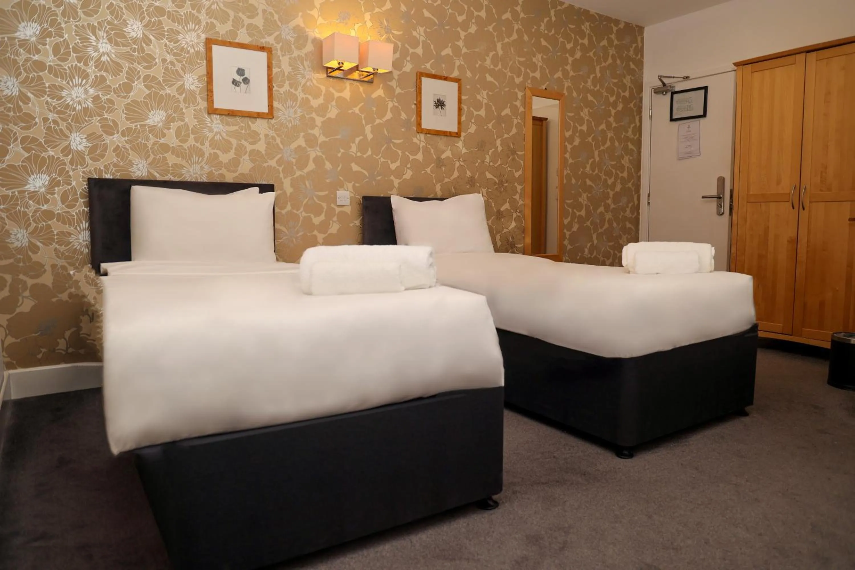 Bed in Hotel 1843 Reading