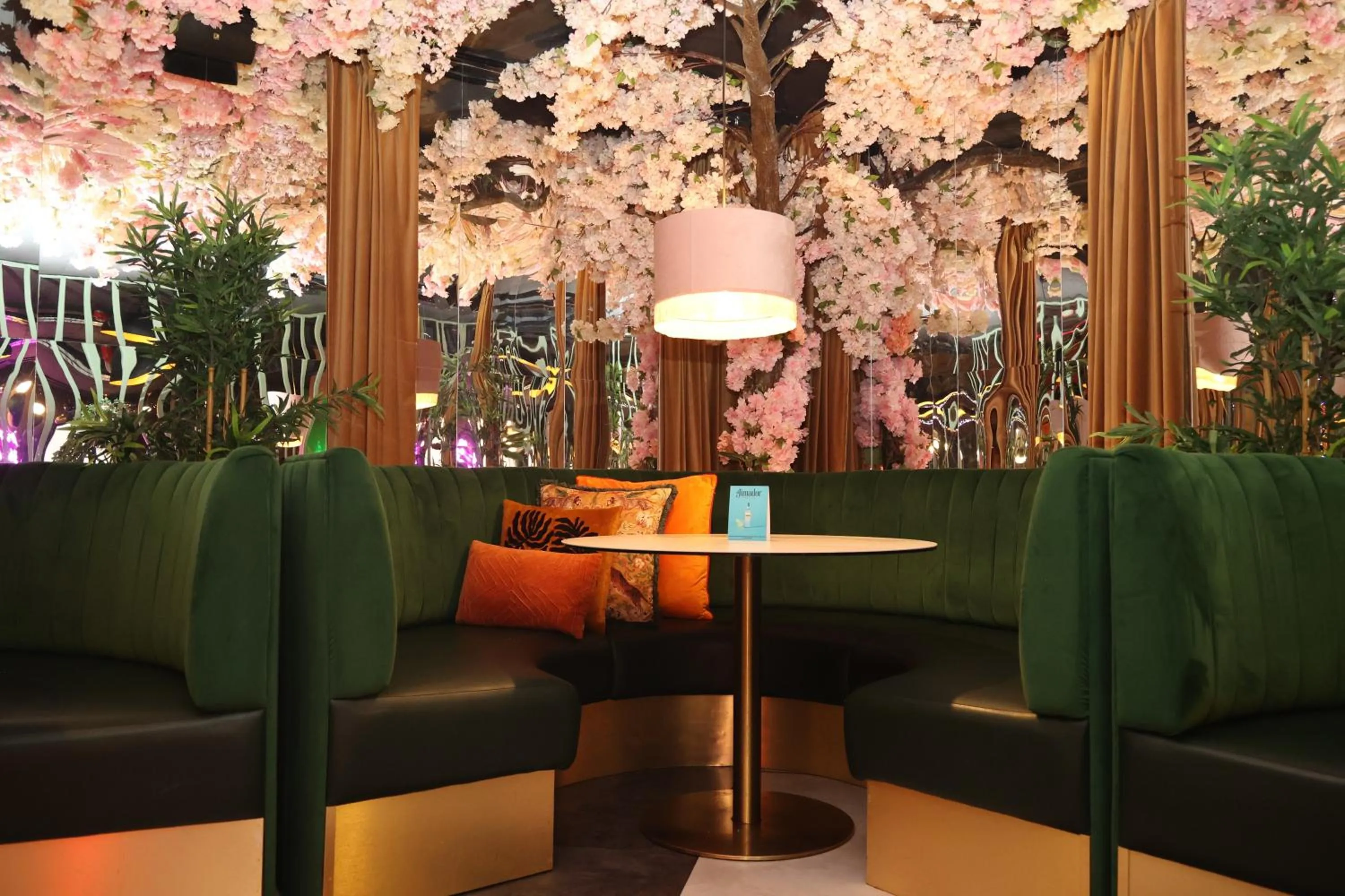 Restaurant/places to eat in Hotel 1843 Reading