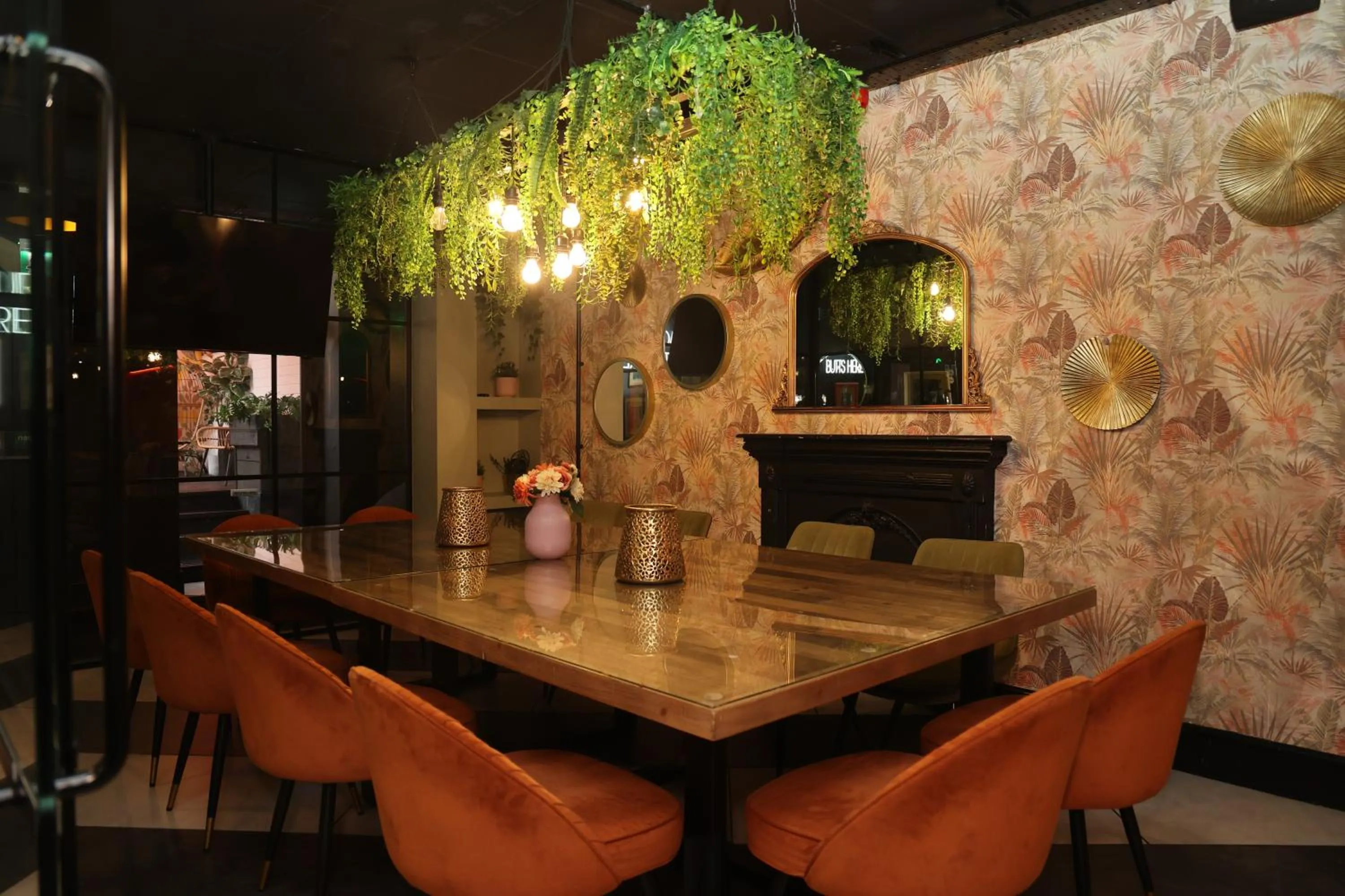 Restaurant/places to eat in Hotel 1843 Reading