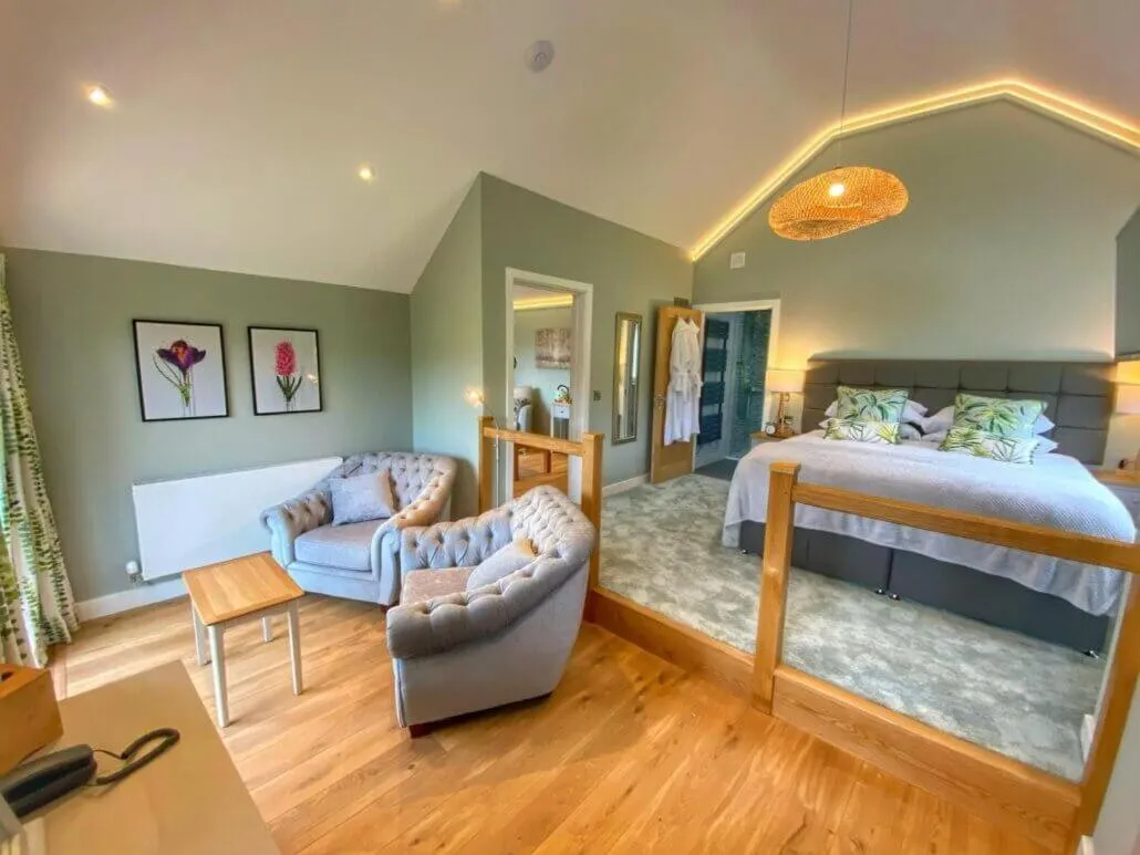 Bedroom, Bed in Pen-Y-Dyffryn Country Hotel