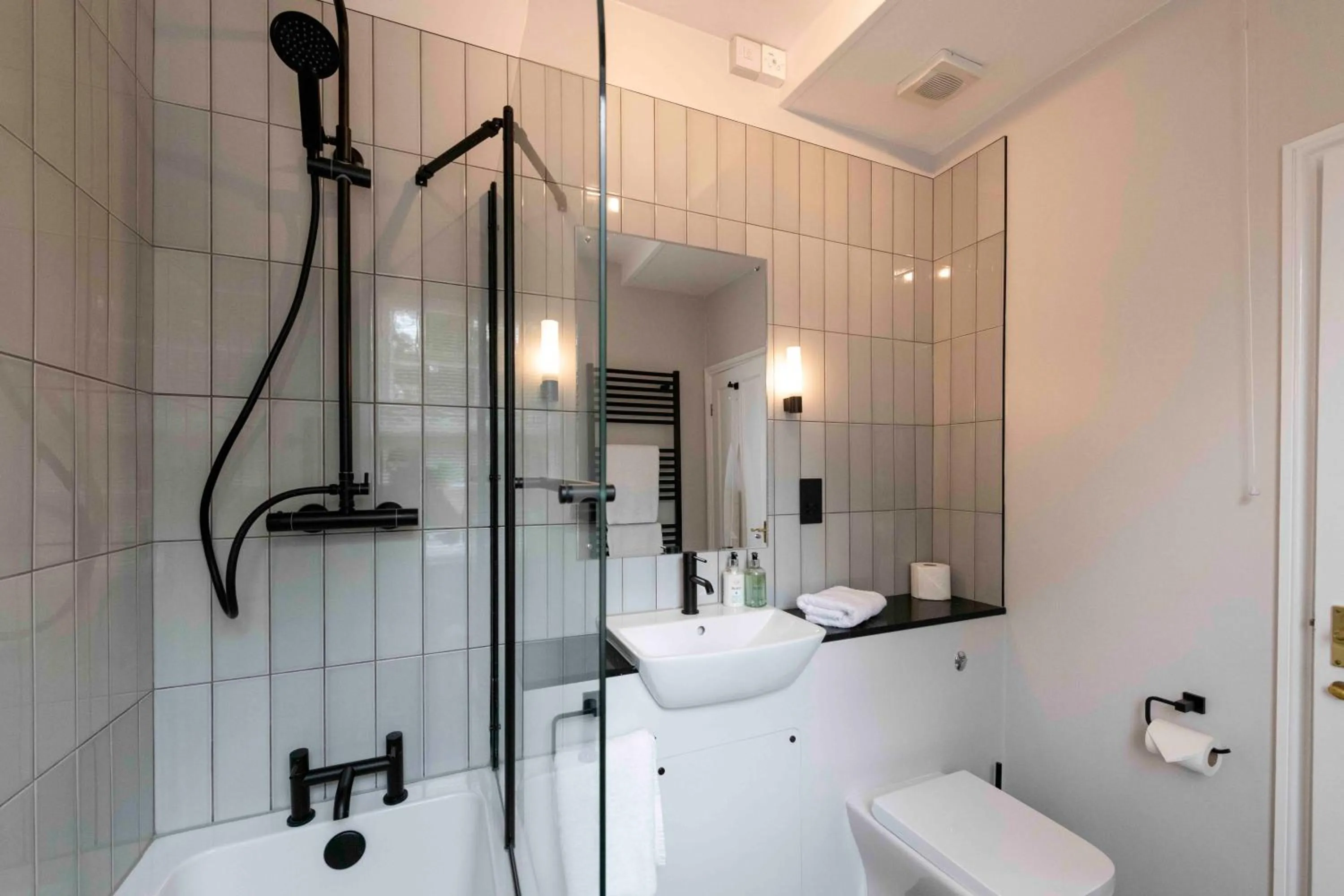 Shower in Wisteria Hotel