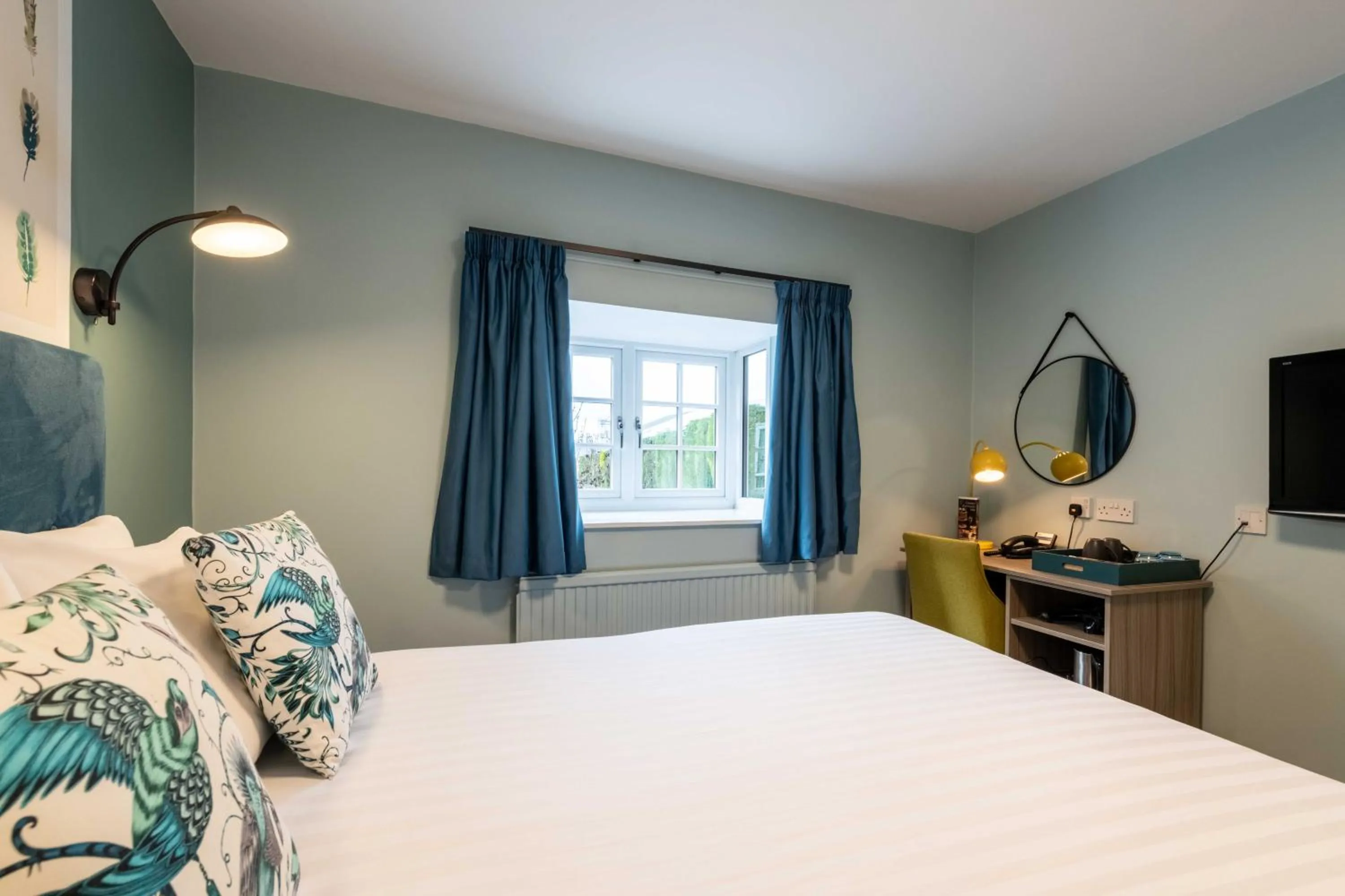 Bedroom, Bed in Wisteria Hotel