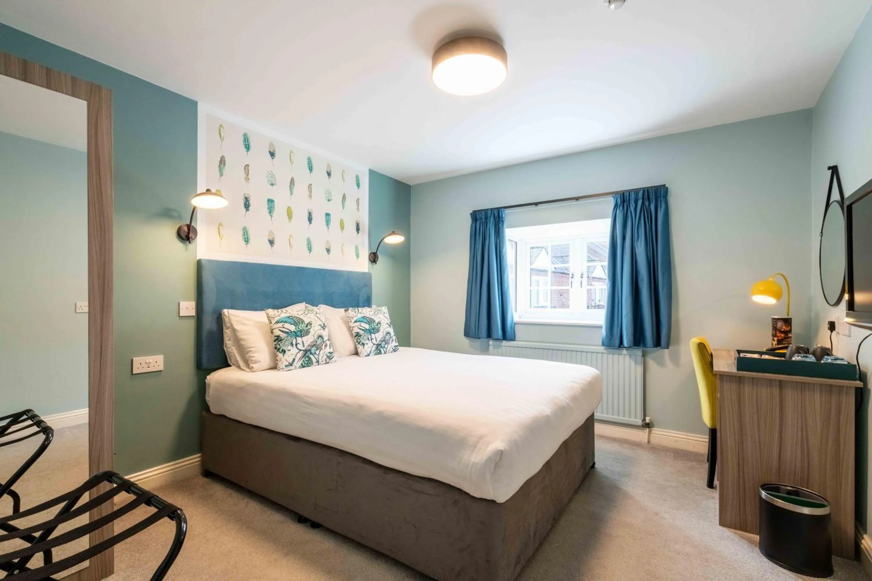 Bedroom, Bed in Wisteria Hotel