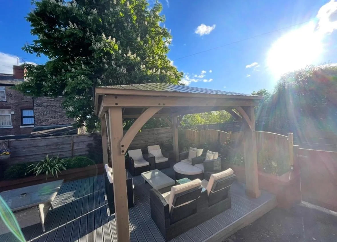 Day in Hendham House - Near Etihad Stadium, CoOp Live Arena, AO Arena, Piccadilly Train Station & Manchester City Centre