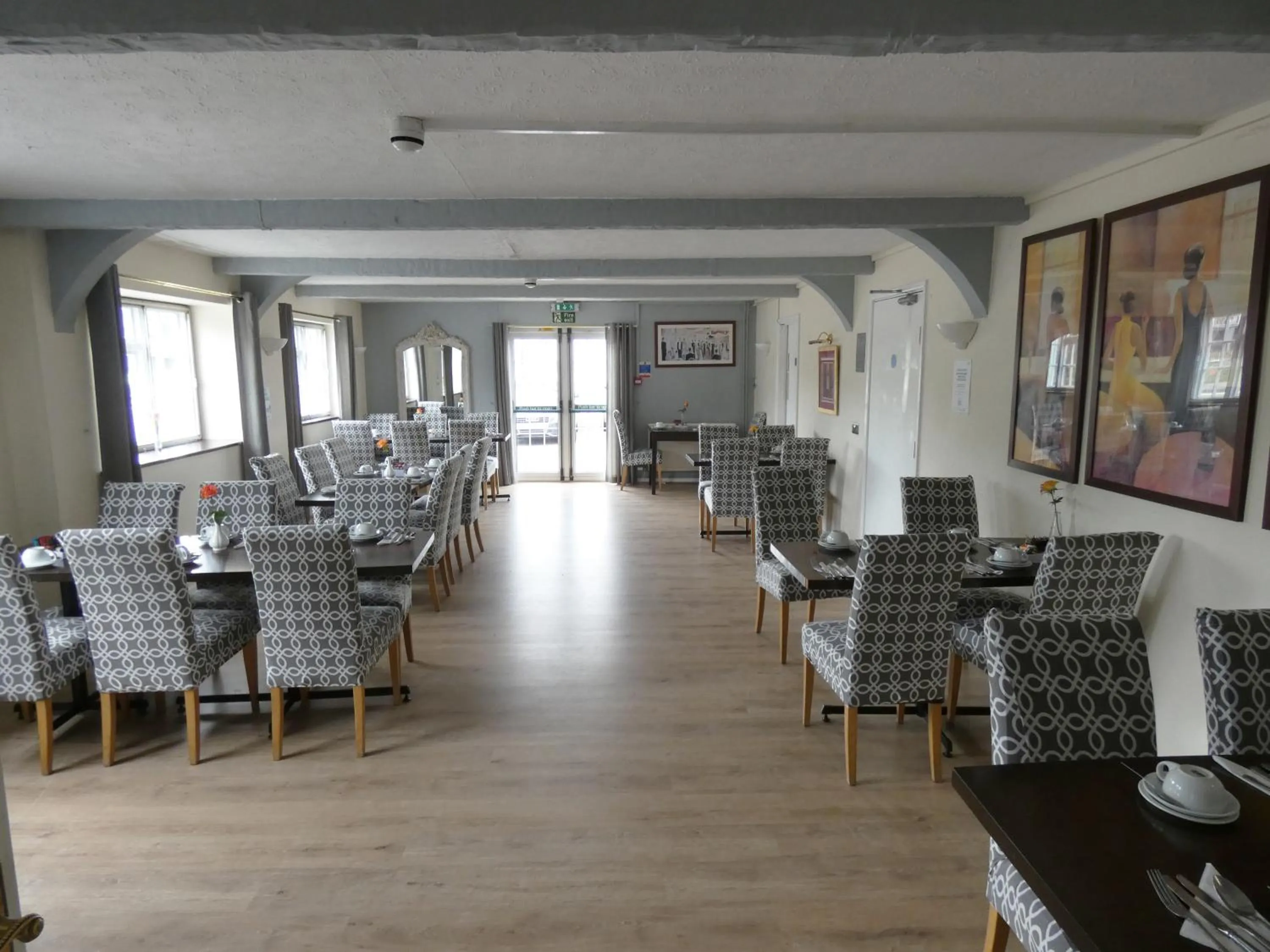 Restaurant/places to eat in The Riverside Hotel