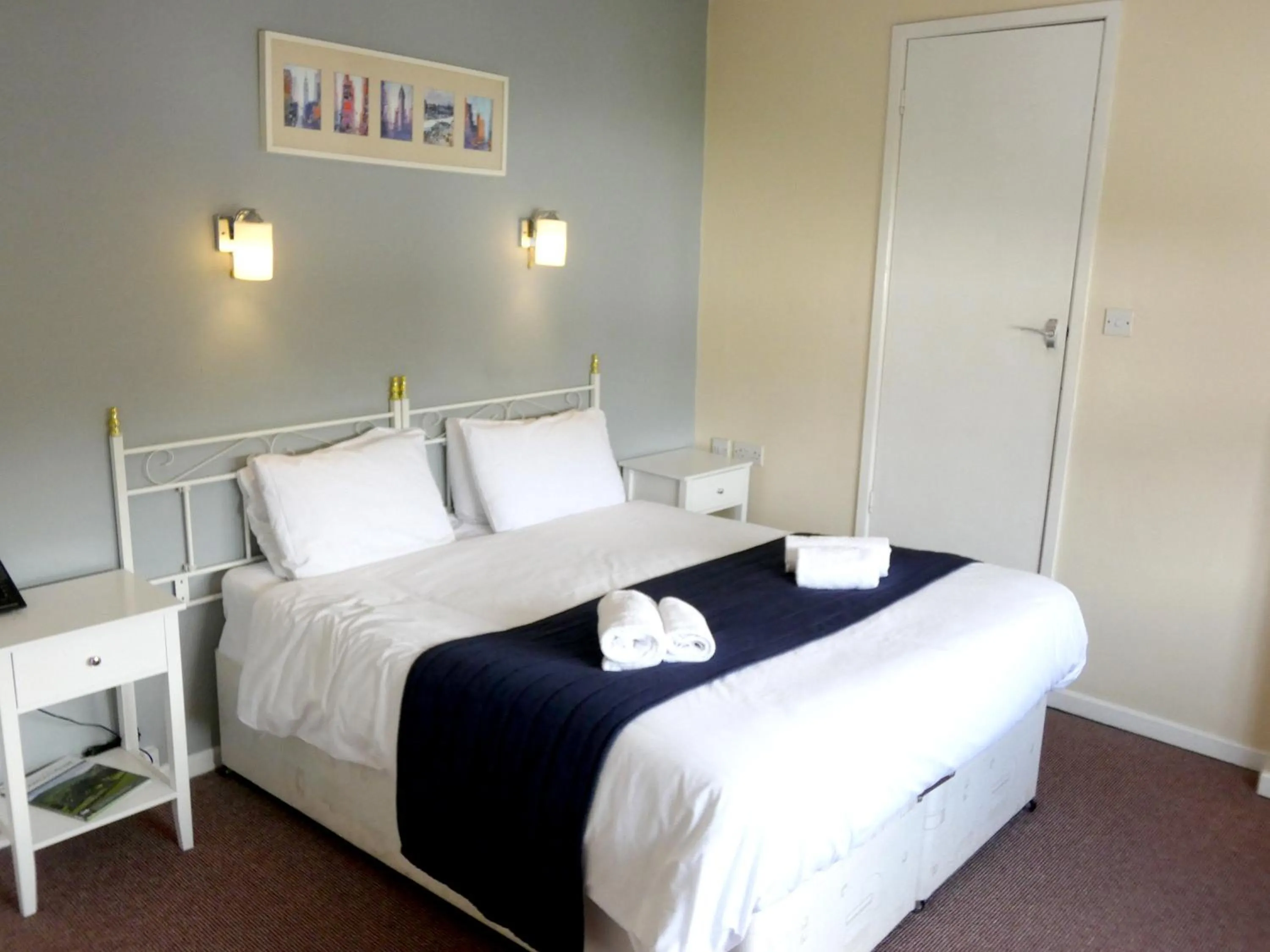 Bedroom in The Riverside Hotel