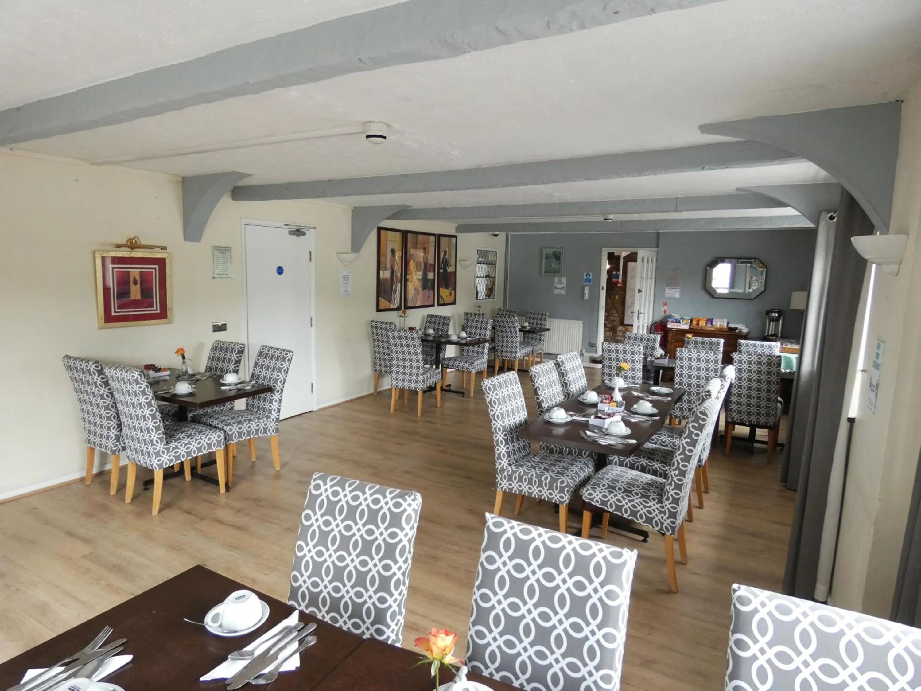 Restaurant/places to eat in The Riverside Hotel