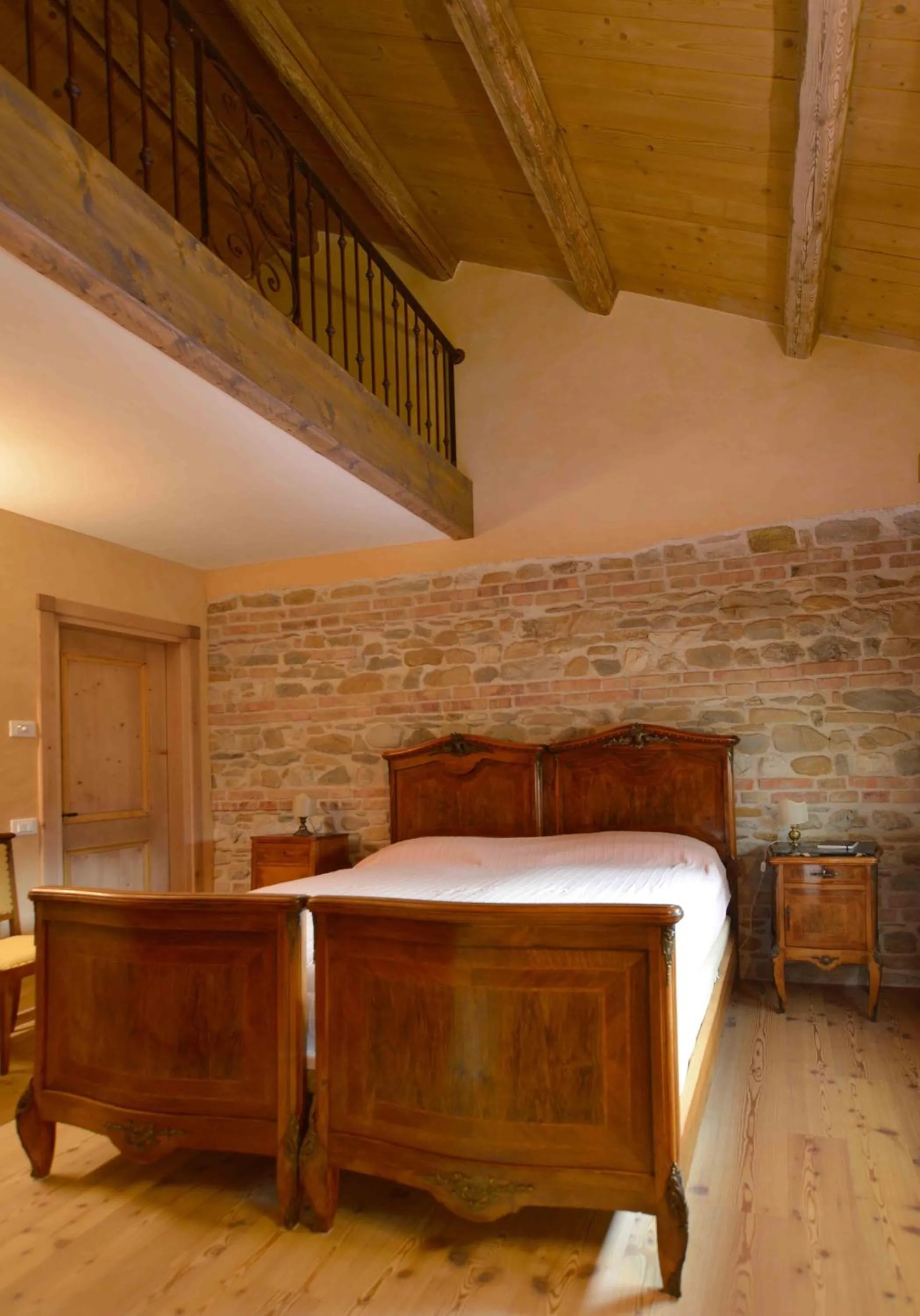 Photo of the whole room, Bed in Antico fienile