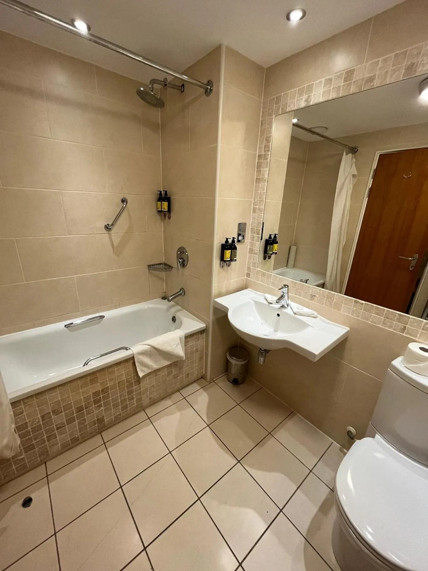 Bathroom in Headfort Arms Hotel