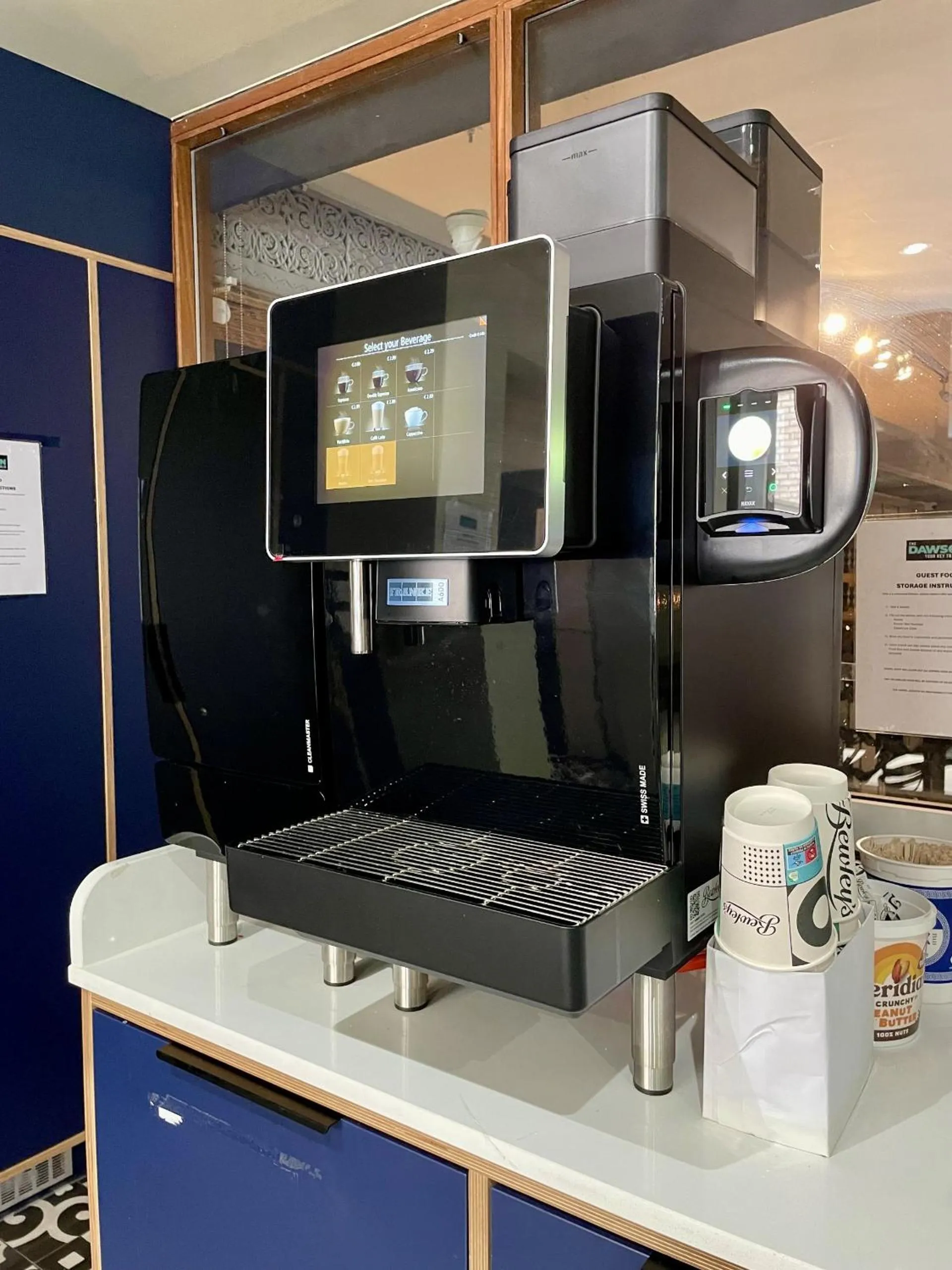Communal kitchen in The Dawson Hostel - DUBLIN
