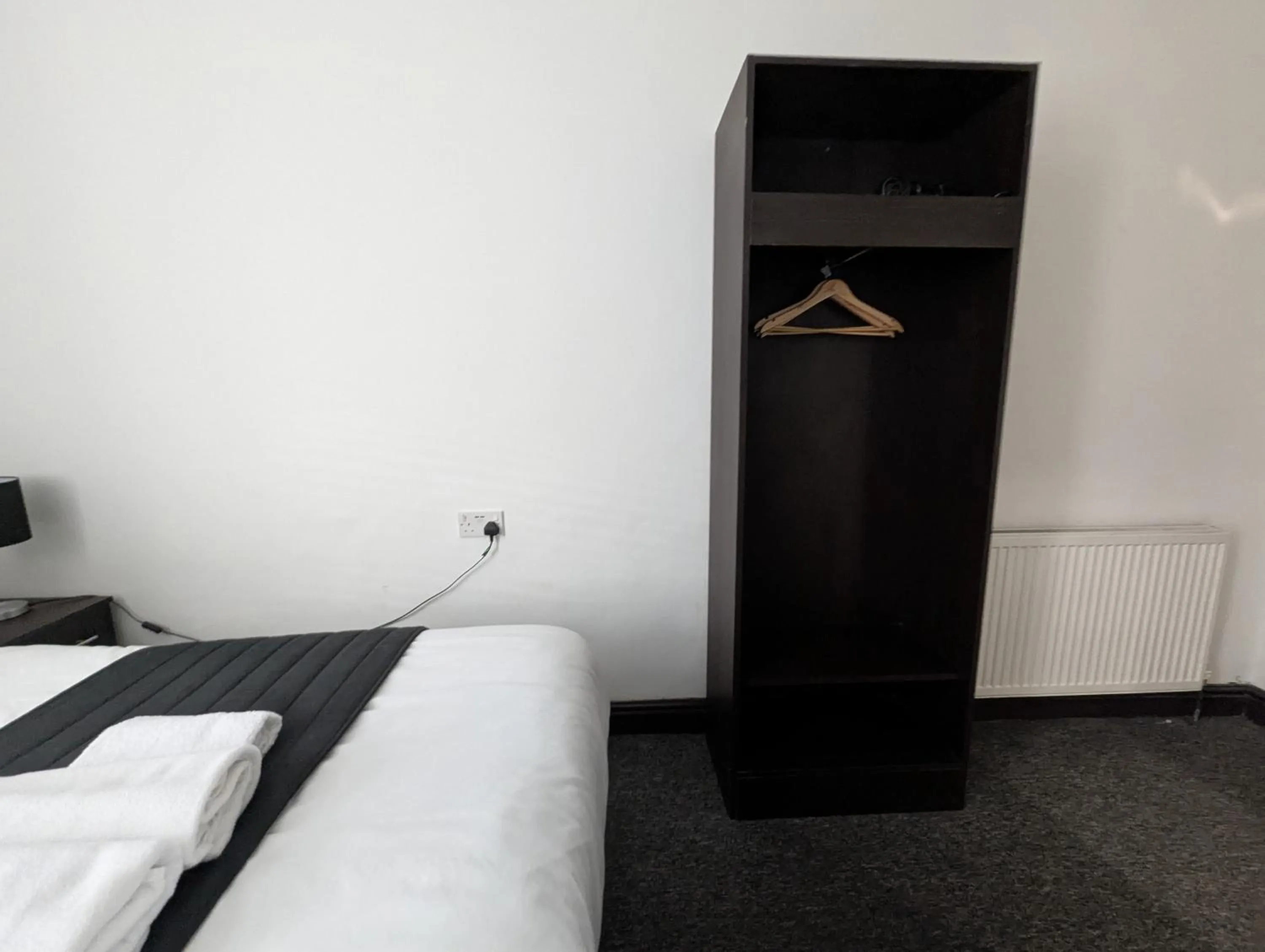 Bedroom, Bed in OYO Firs Lodge London Heathrow