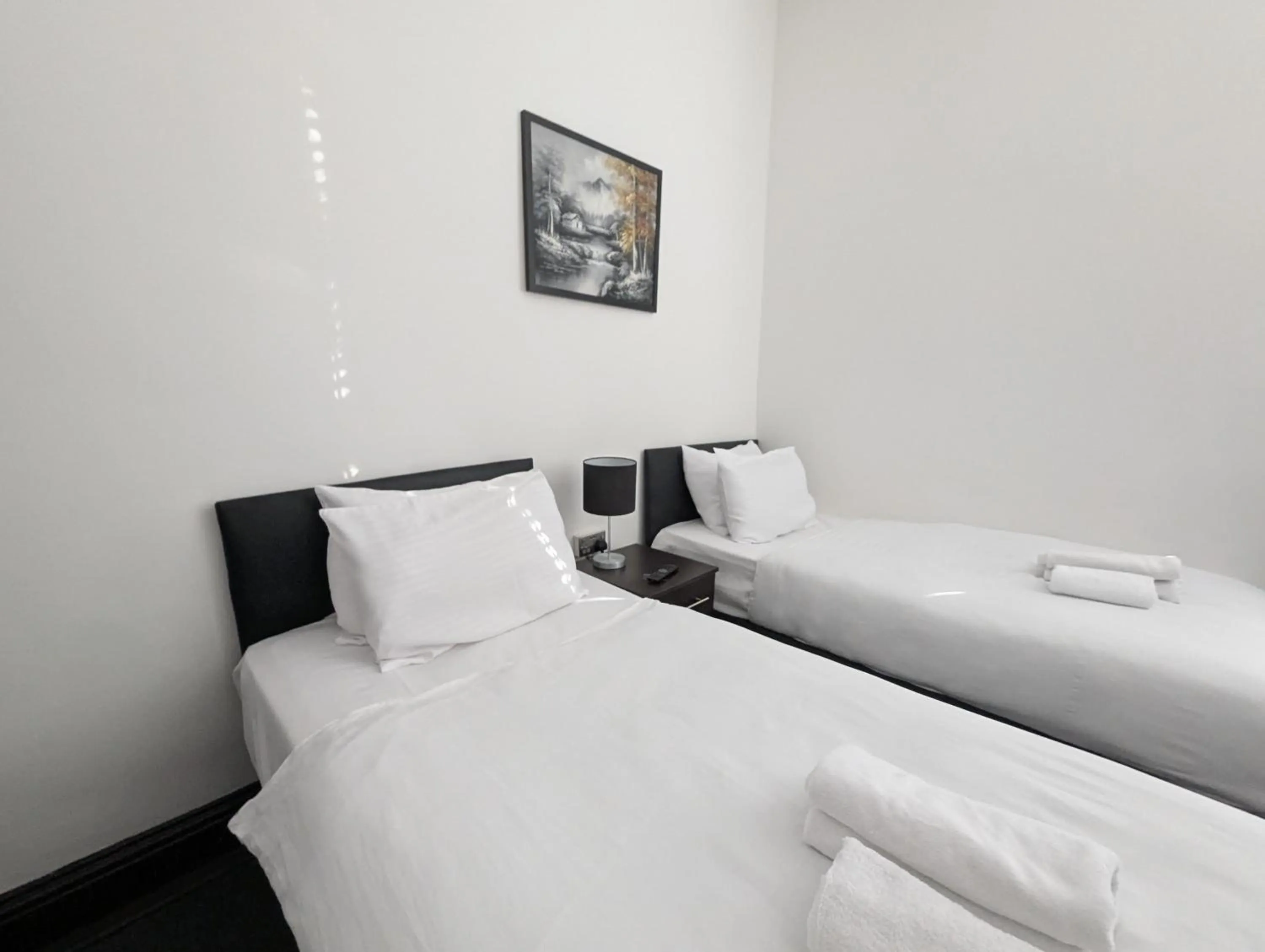 Bed in OYO Firs Lodge London Heathrow