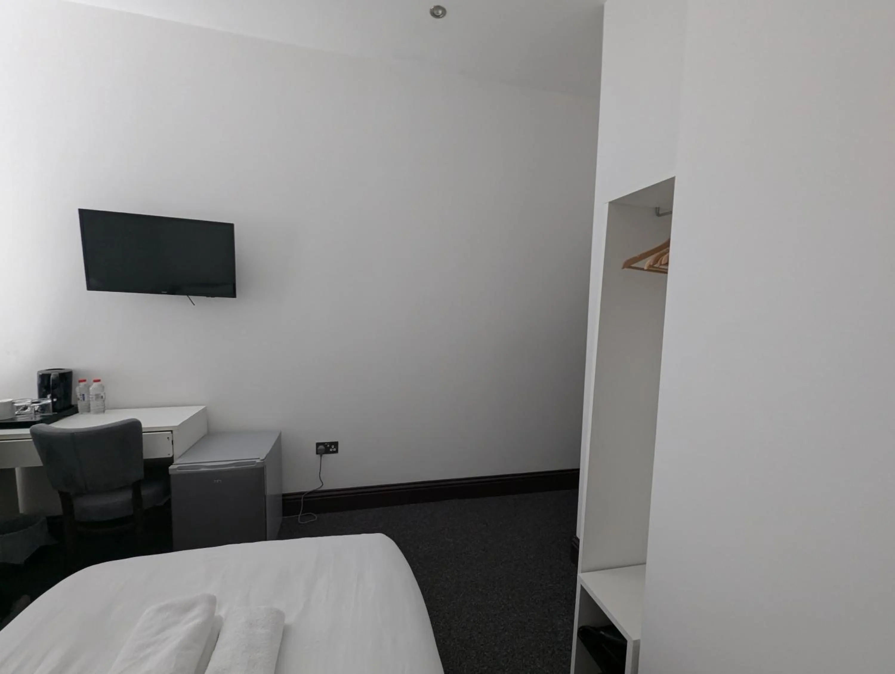 Bed in OYO Firs Lodge London Heathrow