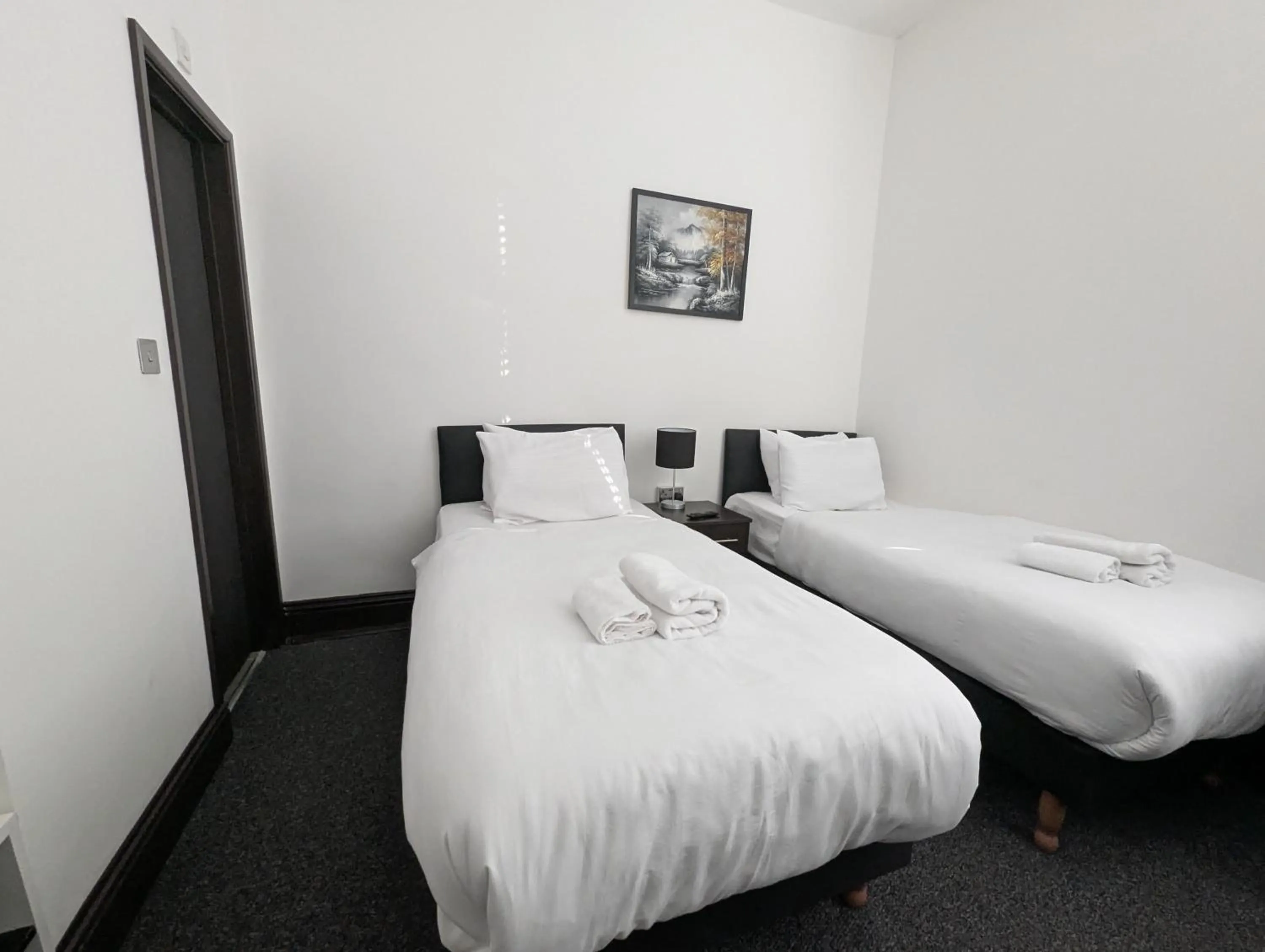 Bed in OYO Firs Lodge London Heathrow