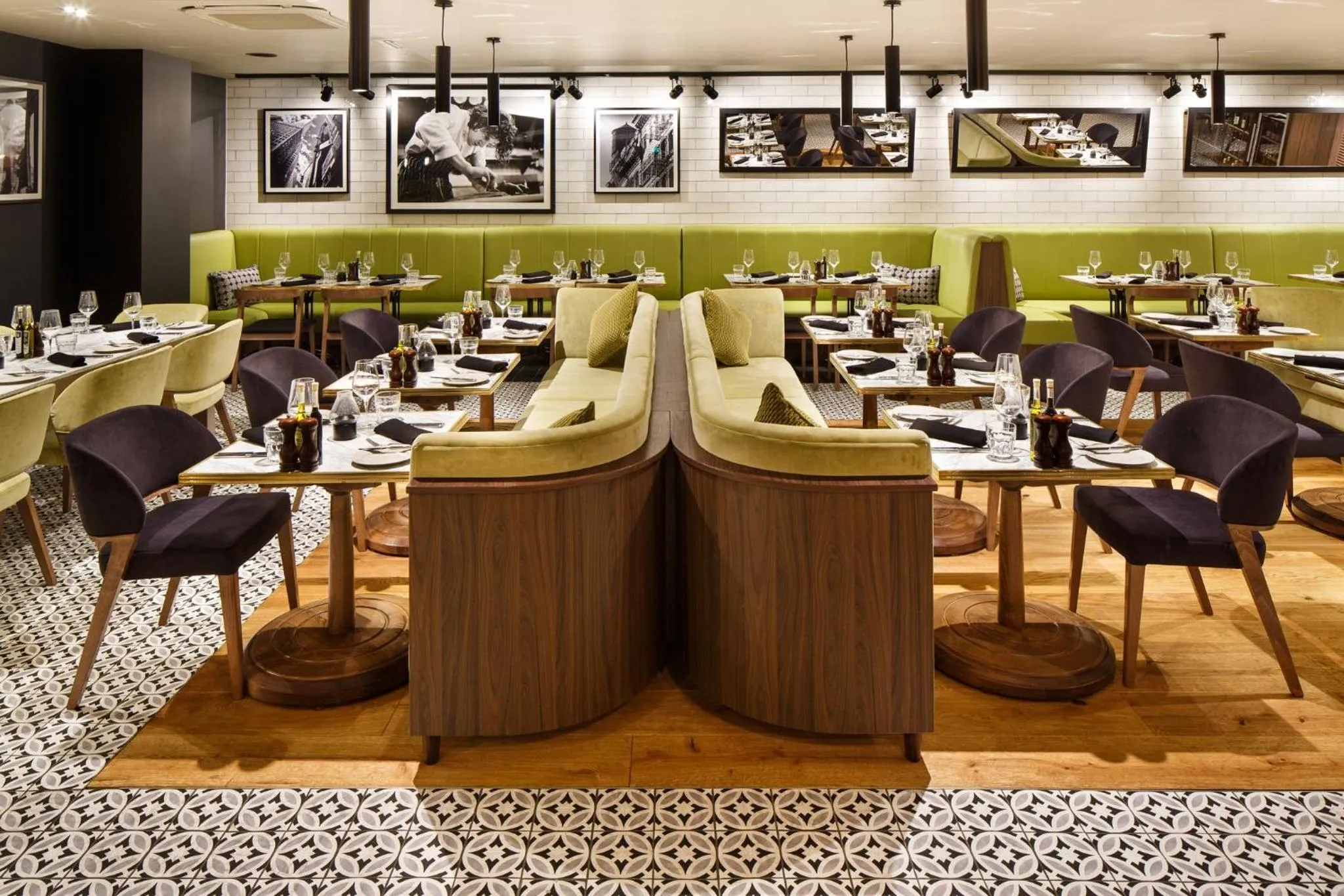 Restaurant/places to eat in Holiday Inn Brentwood by IHG