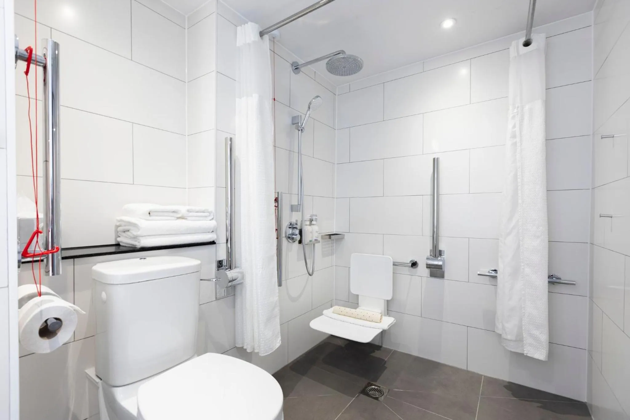 Bathroom in Holiday Inn Brentwood by IHG