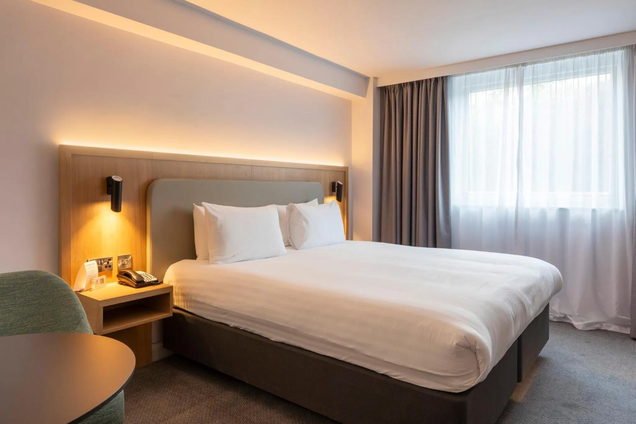 Photo of the whole room, Bed in Holiday Inn Brentwood by IHG