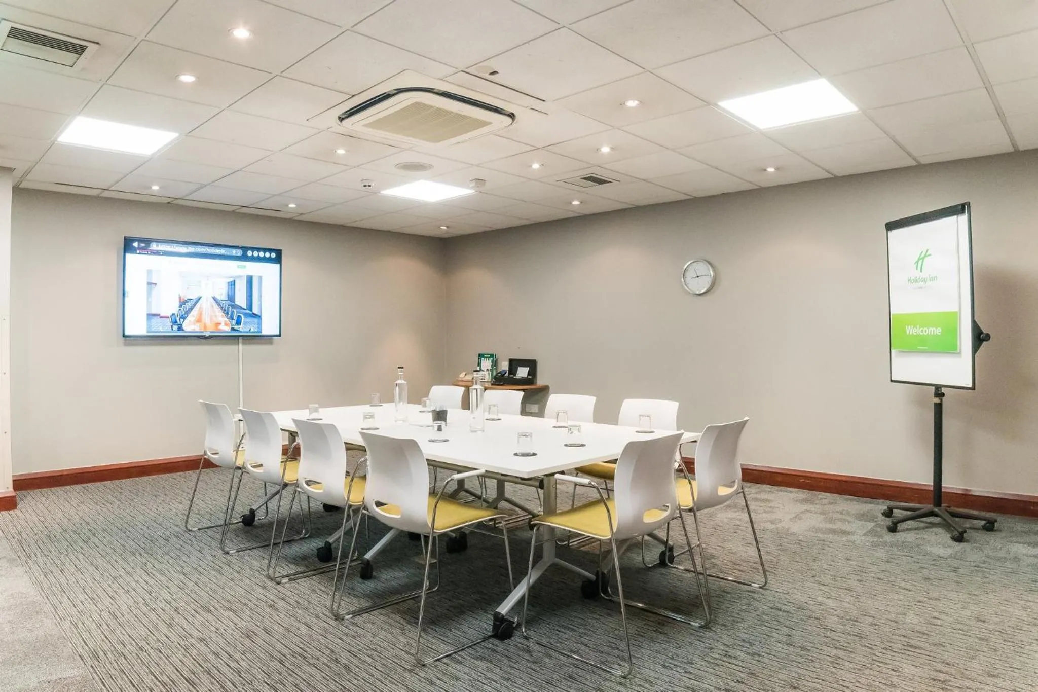 Meeting/conference room in Holiday Inn Brentwood by IHG