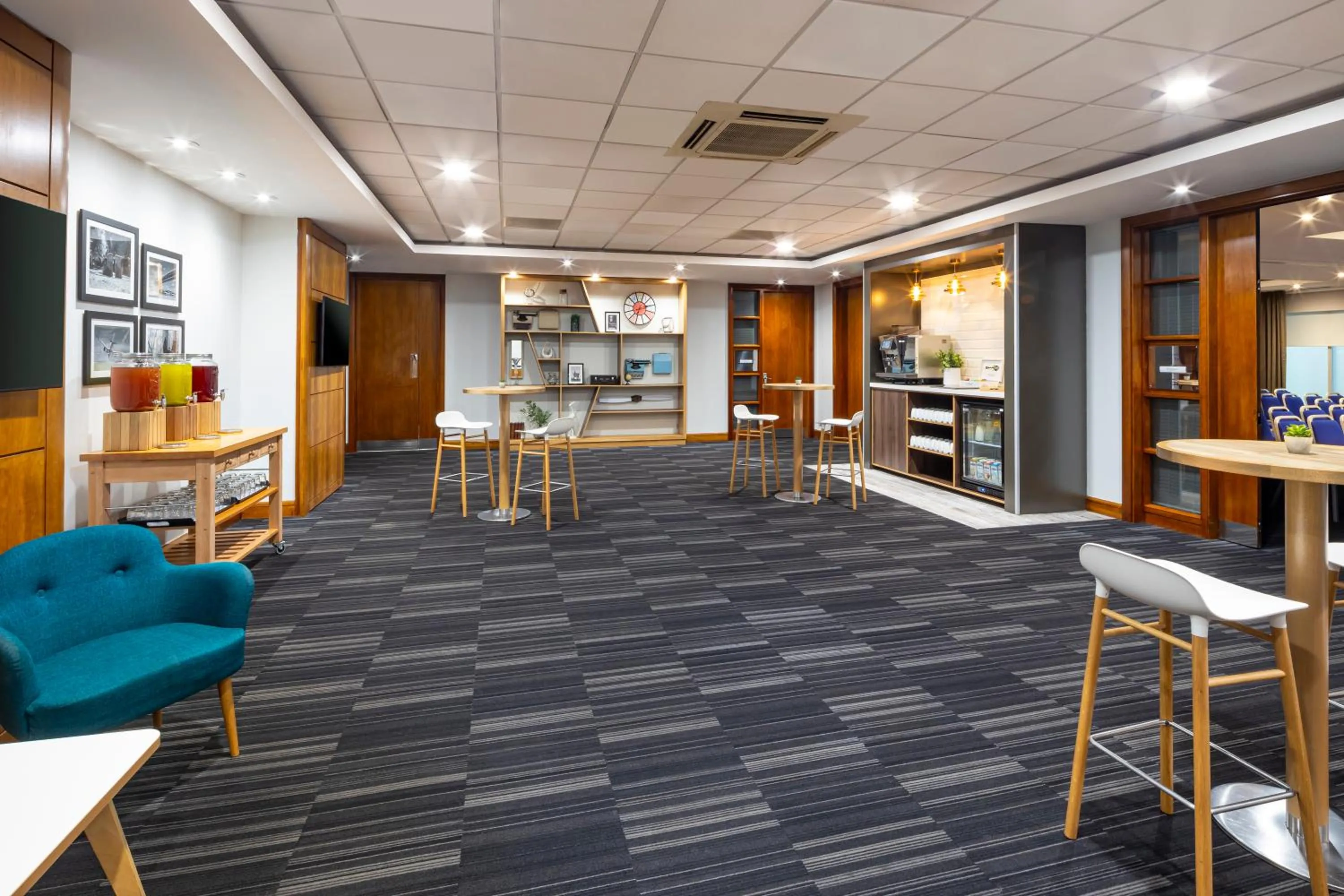 Meeting/conference room in Holiday Inn London - Gatwick Airport by IHG