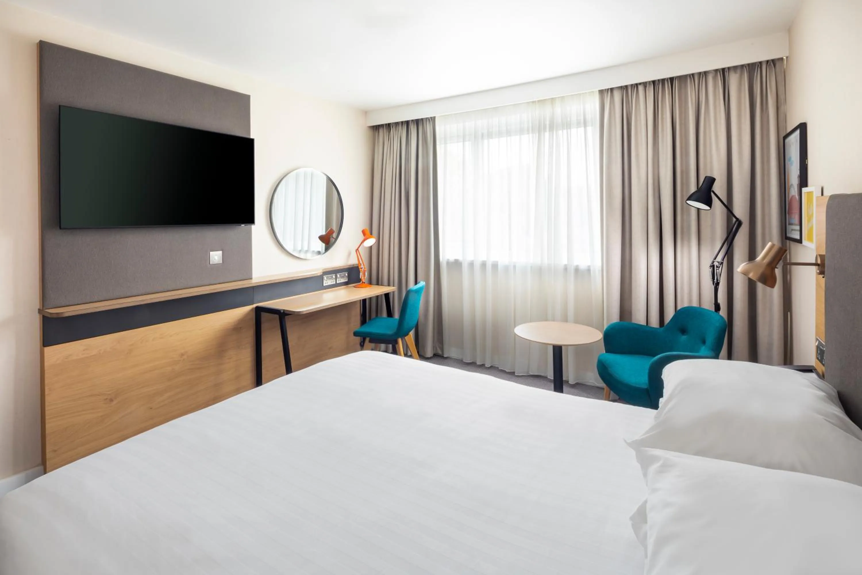 Photo of the whole room, Bed in Holiday Inn London - Gatwick Airport by IHG