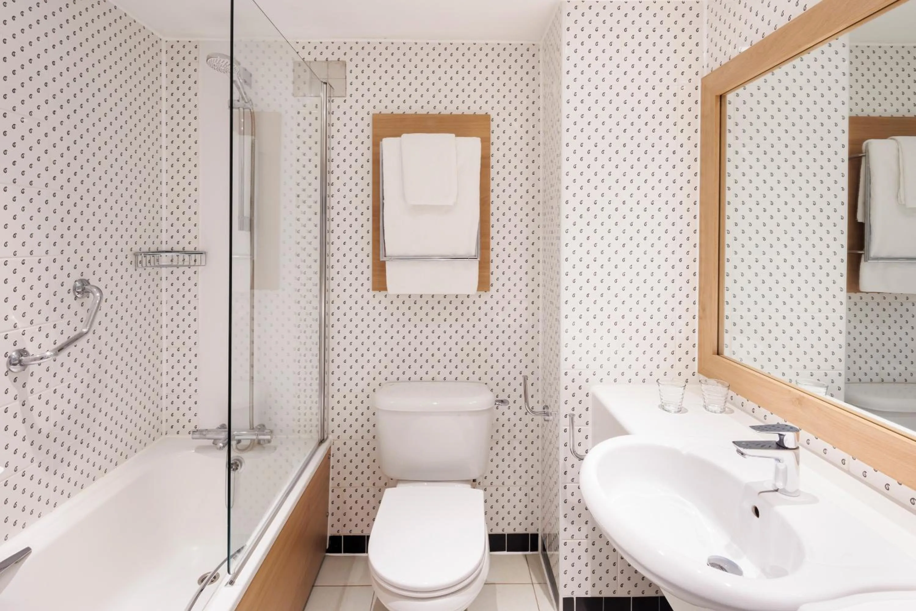 Bathroom in Holiday Inn London - Gatwick Airport by IHG