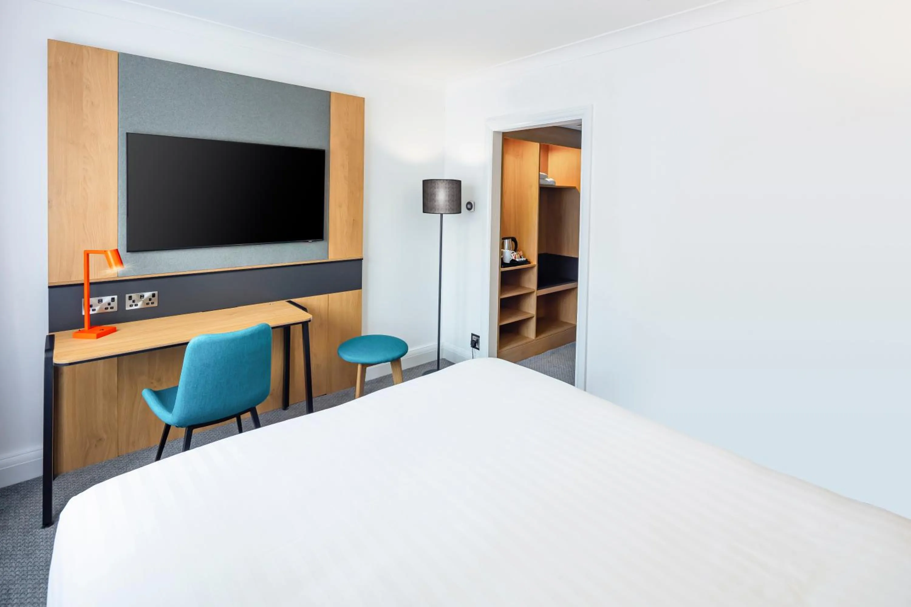 Bedroom, Bed in Holiday Inn London - Gatwick Airport by IHG