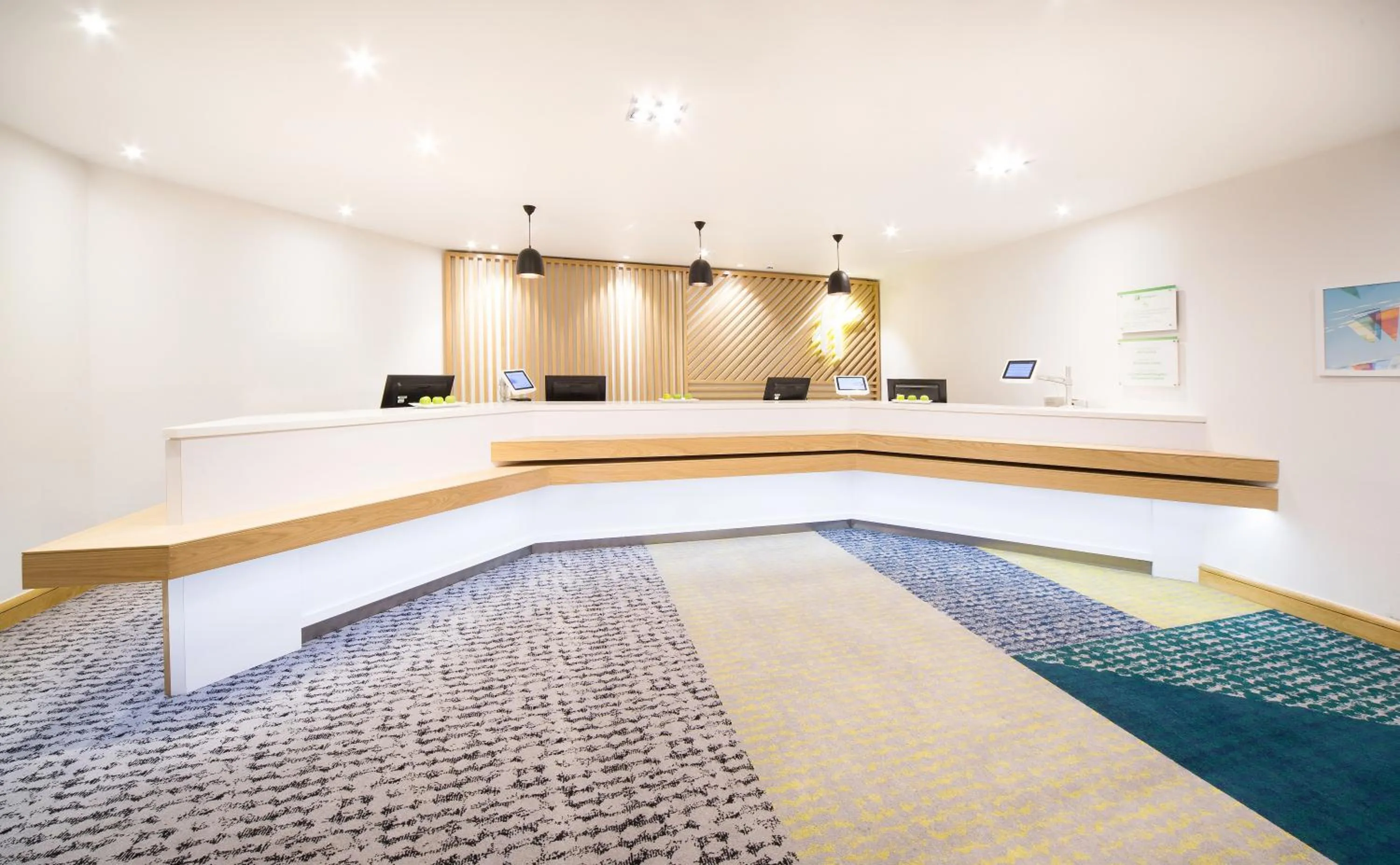 Lobby or reception in Holiday Inn London - Gatwick Airport by IHG