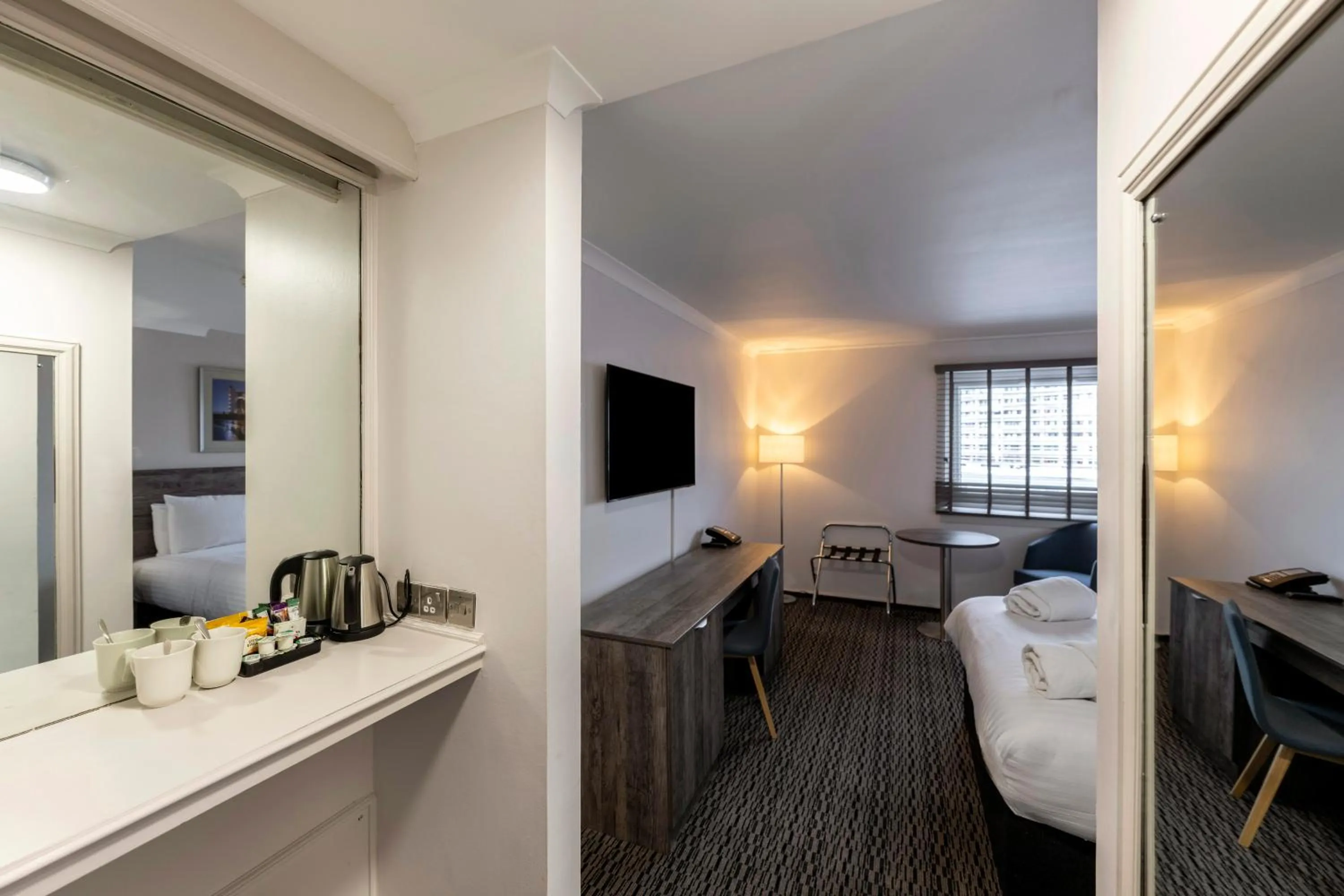 Coffee/tea facilities, Bed in Copthorne Aberdeen Hotel