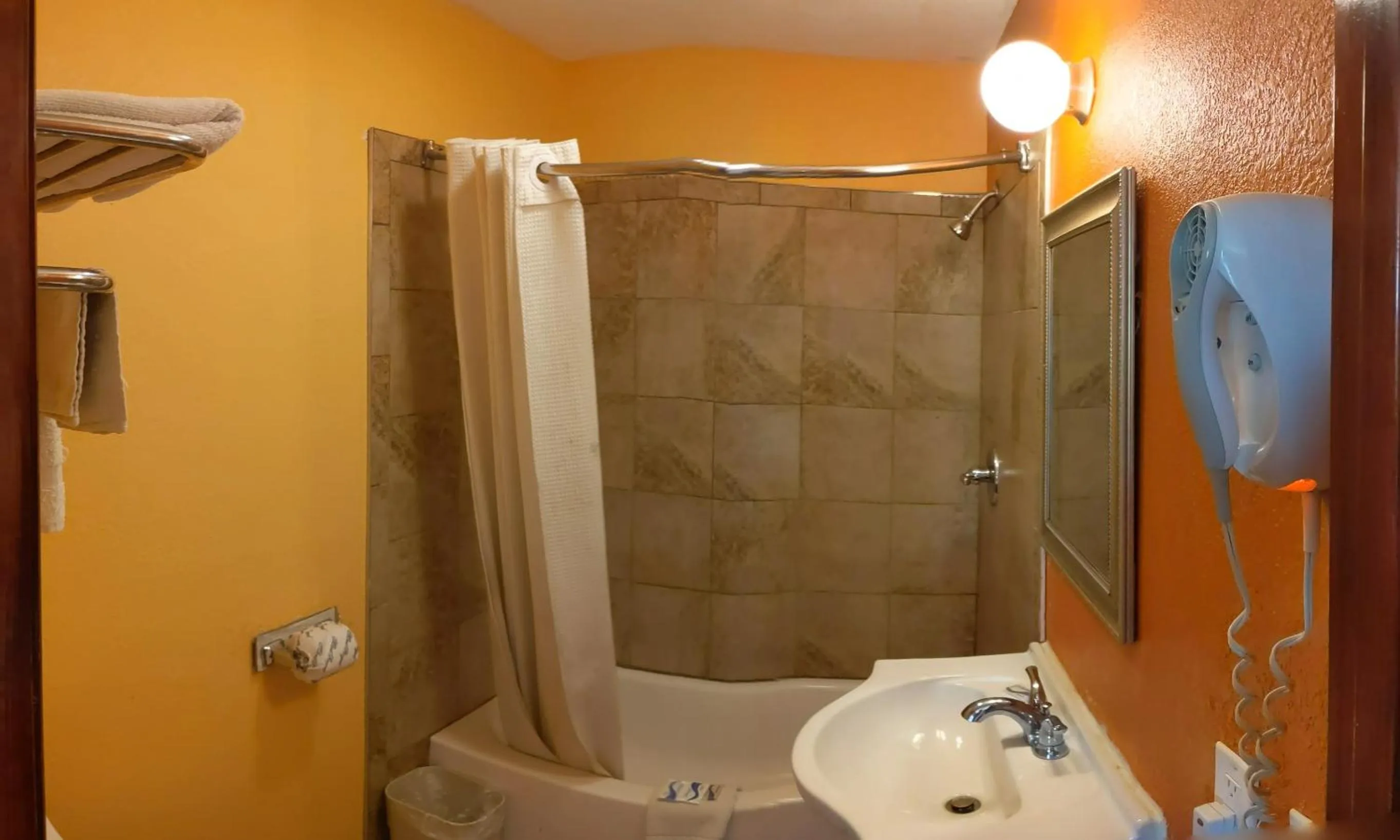 Bathroom in Budget Inn