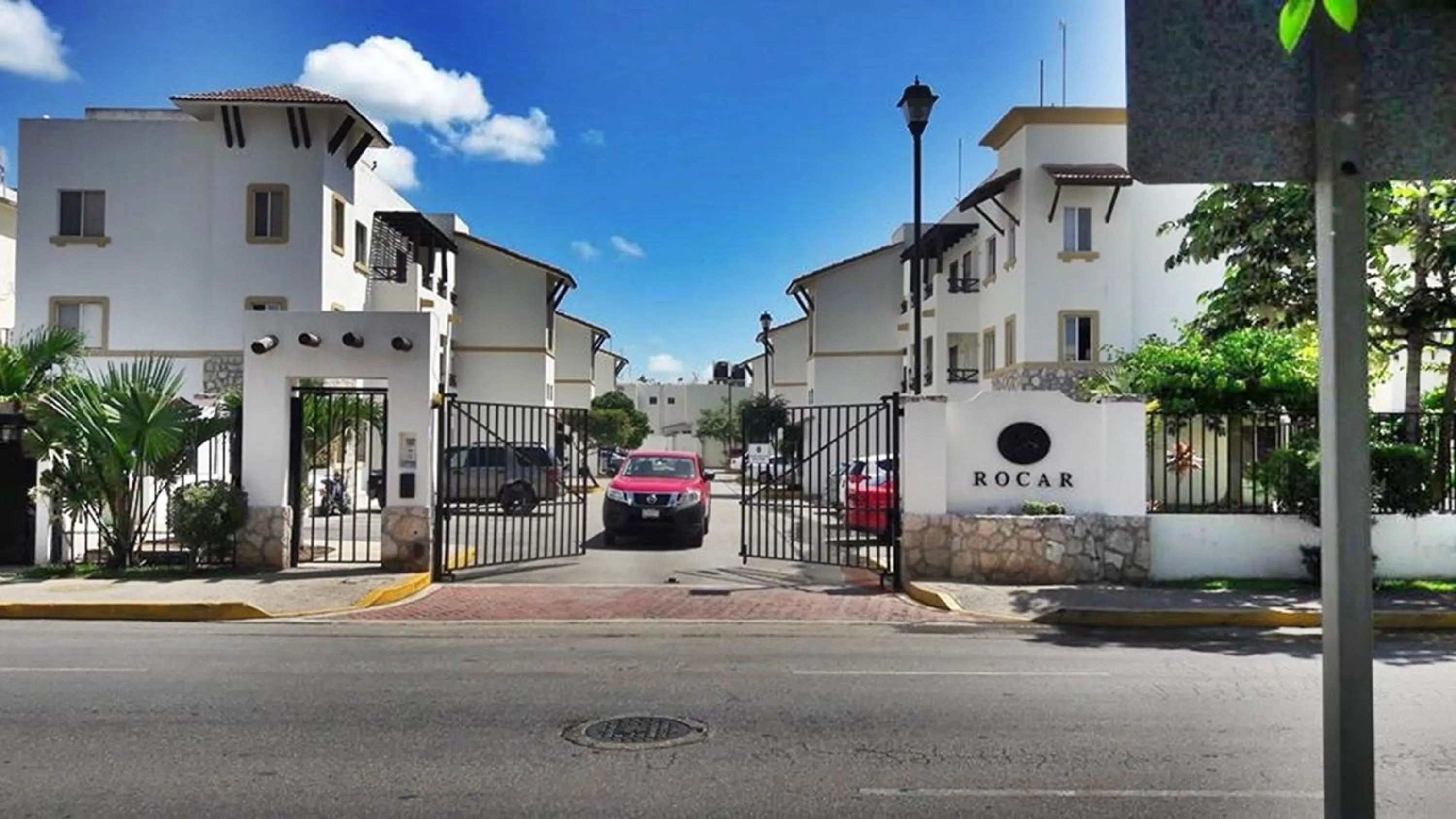 Property building in Apartamento En Fraccionamiento Privado 6 Personas, 5 Camas, Piscina cerca de la Playa