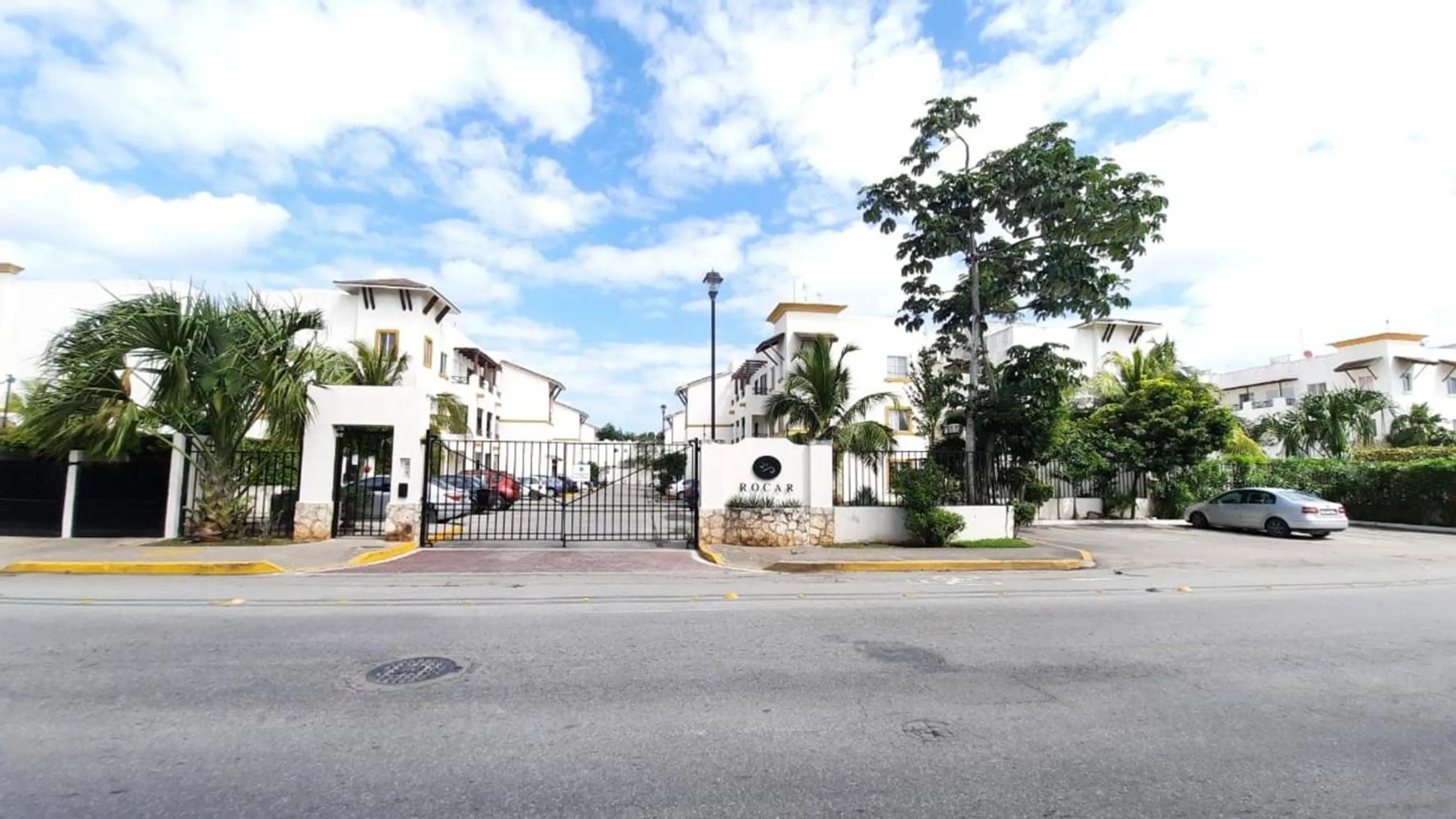 Property building in Apartamento En Fraccionamiento Privado 6 Personas, 5 Camas, Piscina cerca de la Playa