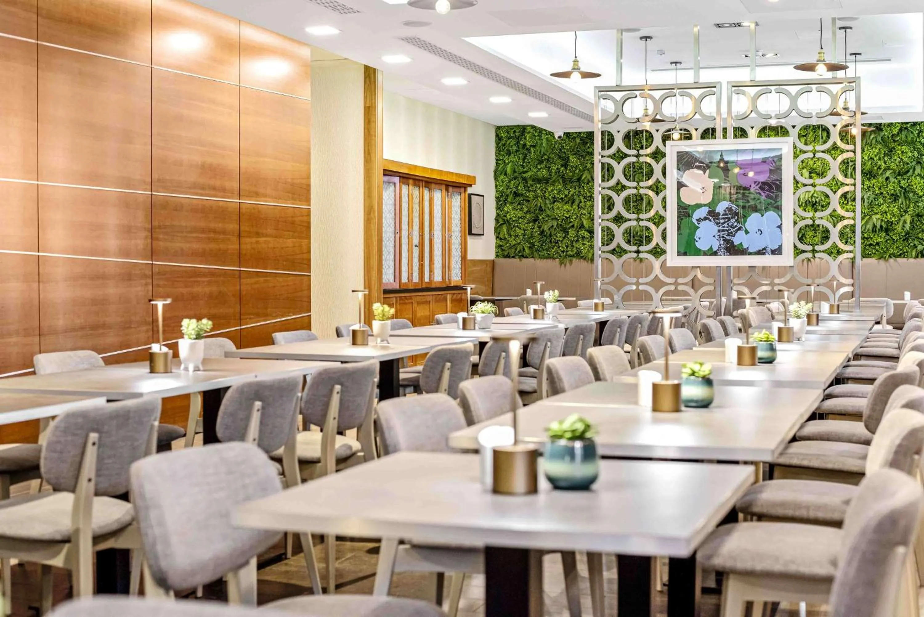 Restaurant/places to eat in Doubletree By Hilton London Kensington