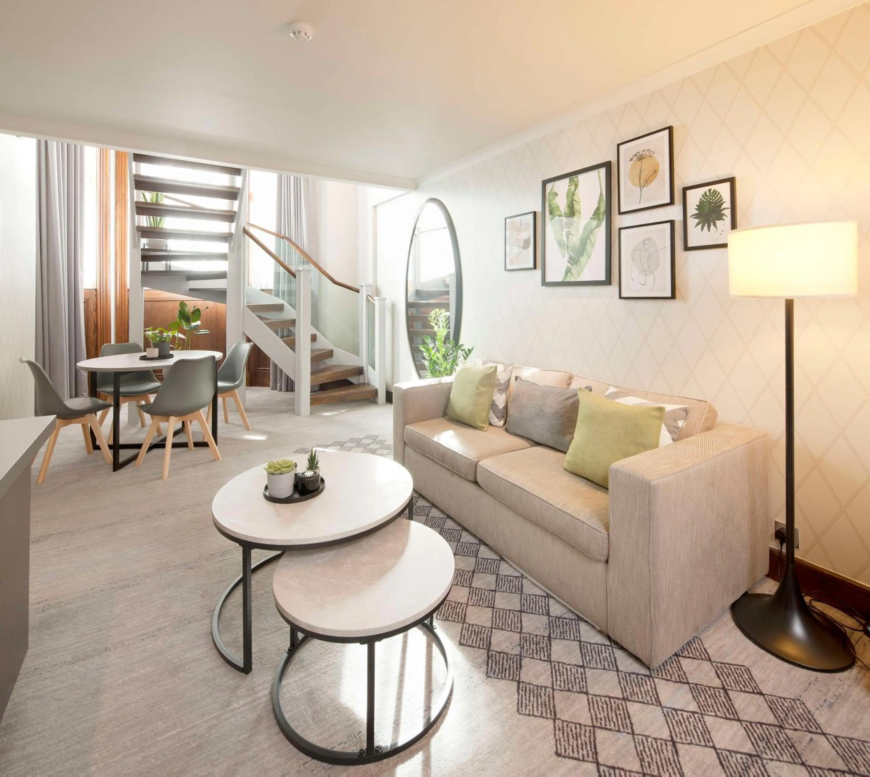 Living room in Doubletree By Hilton London Kensington