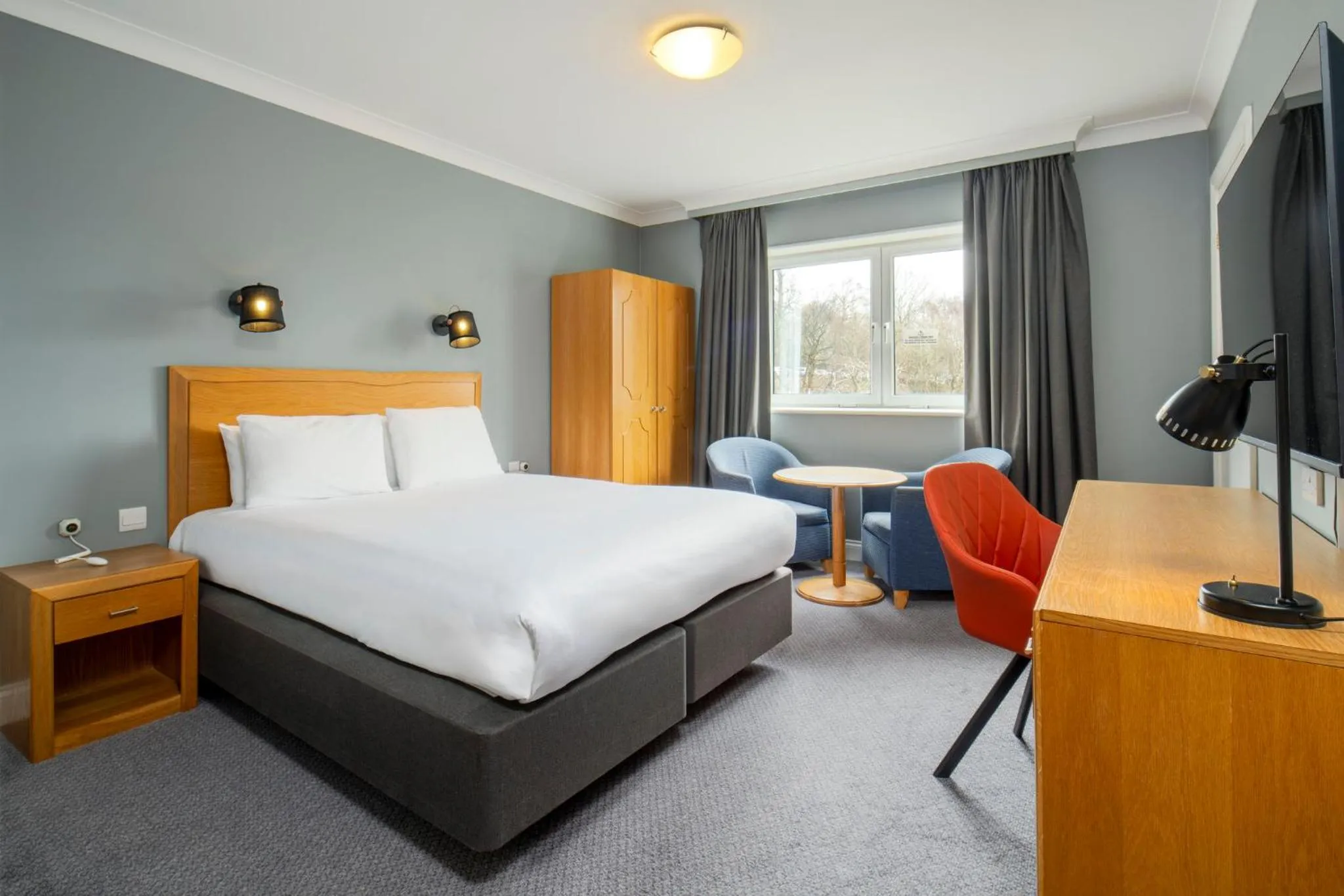 Photo of the whole room, Bed in Holiday Inn Edinburgh Zoo by IHG