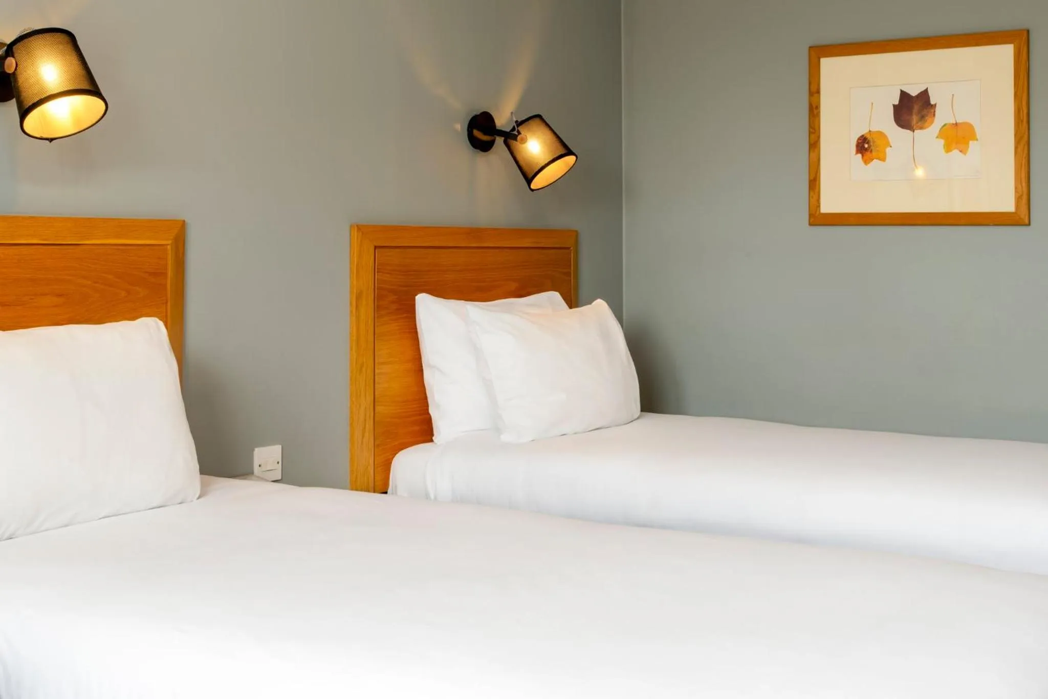 Photo of the whole room, Bed in Holiday Inn Edinburgh Zoo by IHG