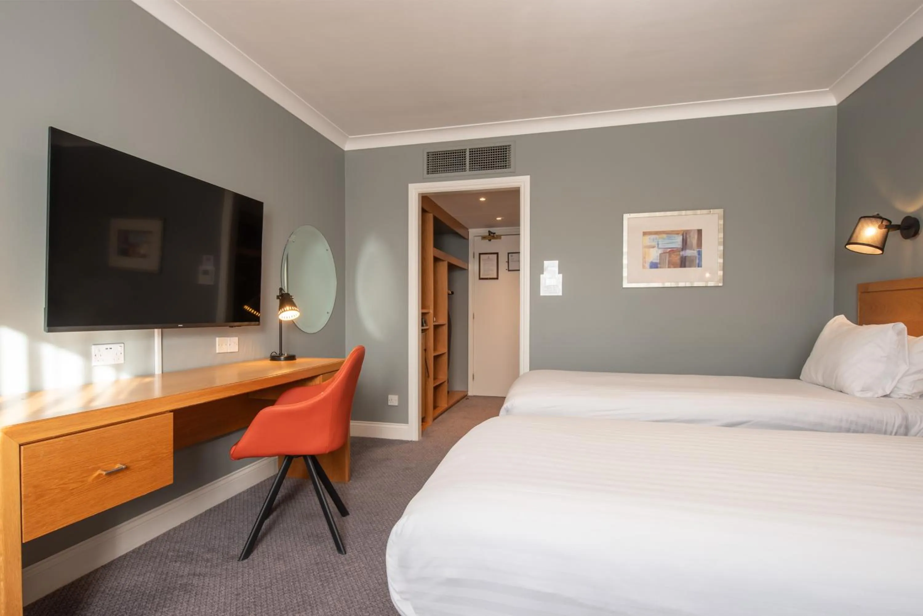 TV and multimedia, Bed in Holiday Inn Edinburgh Zoo by IHG