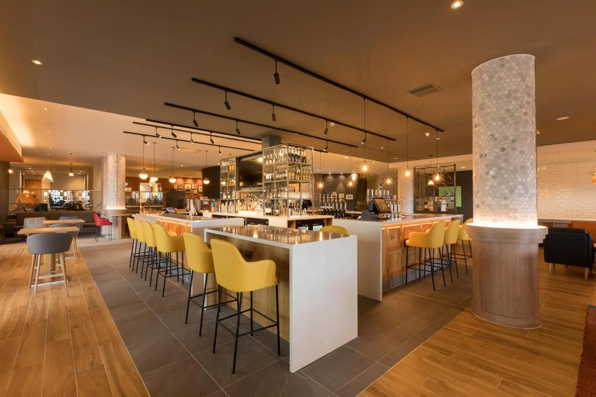 Lounge or bar in Holiday Inn Edinburgh Zoo by IHG