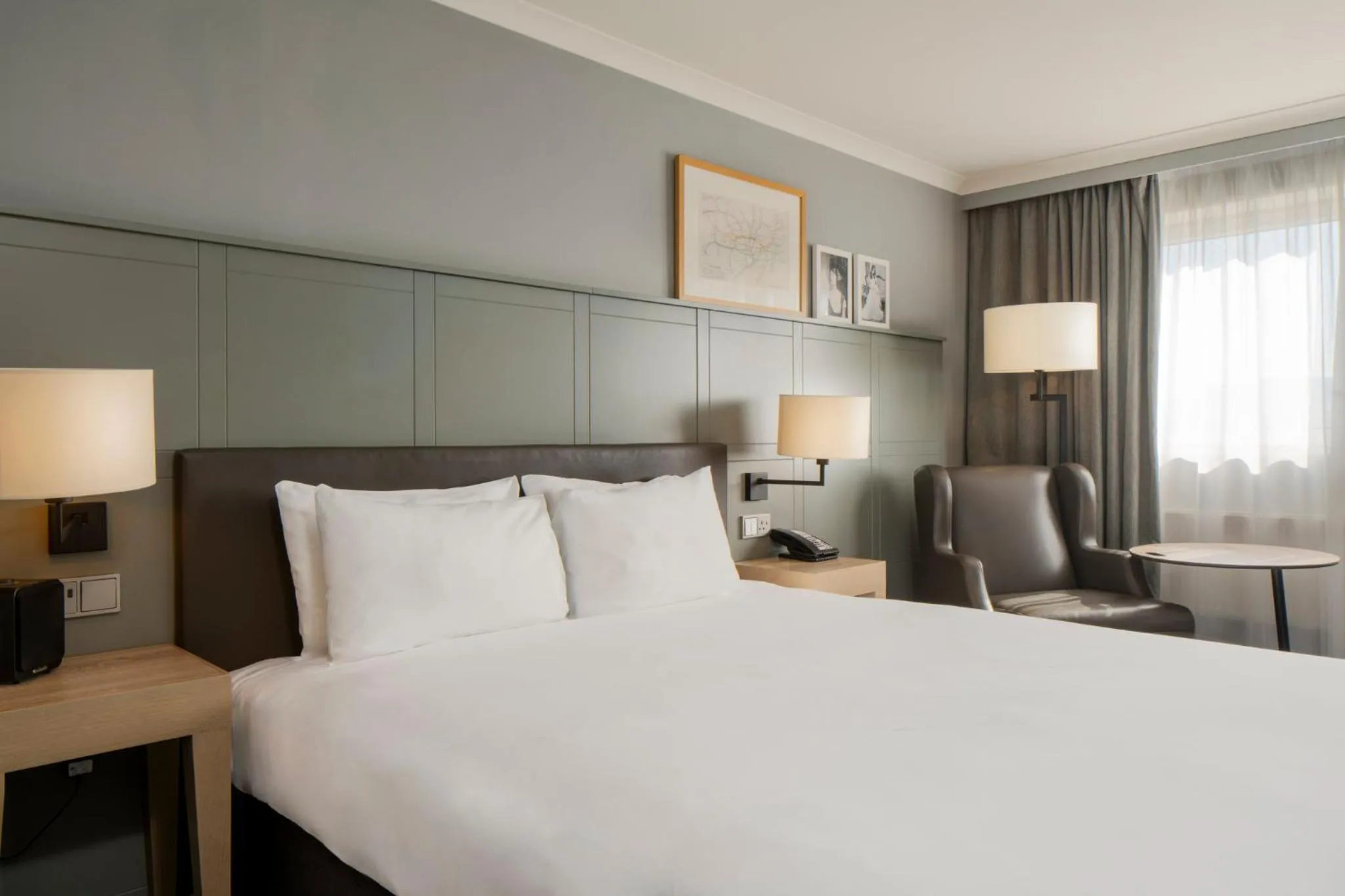 Photo of the whole room, Bed in Holiday Inn Edinburgh Zoo by IHG