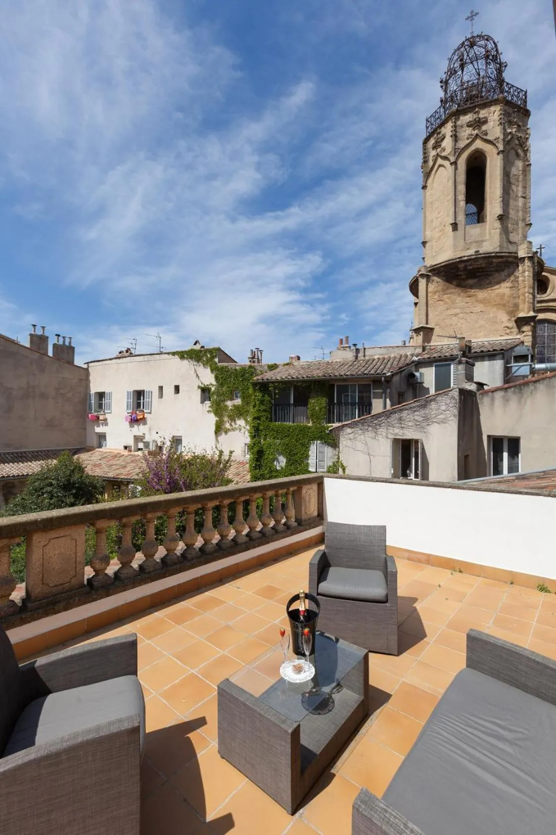 Patio in Hôtel des Augustins