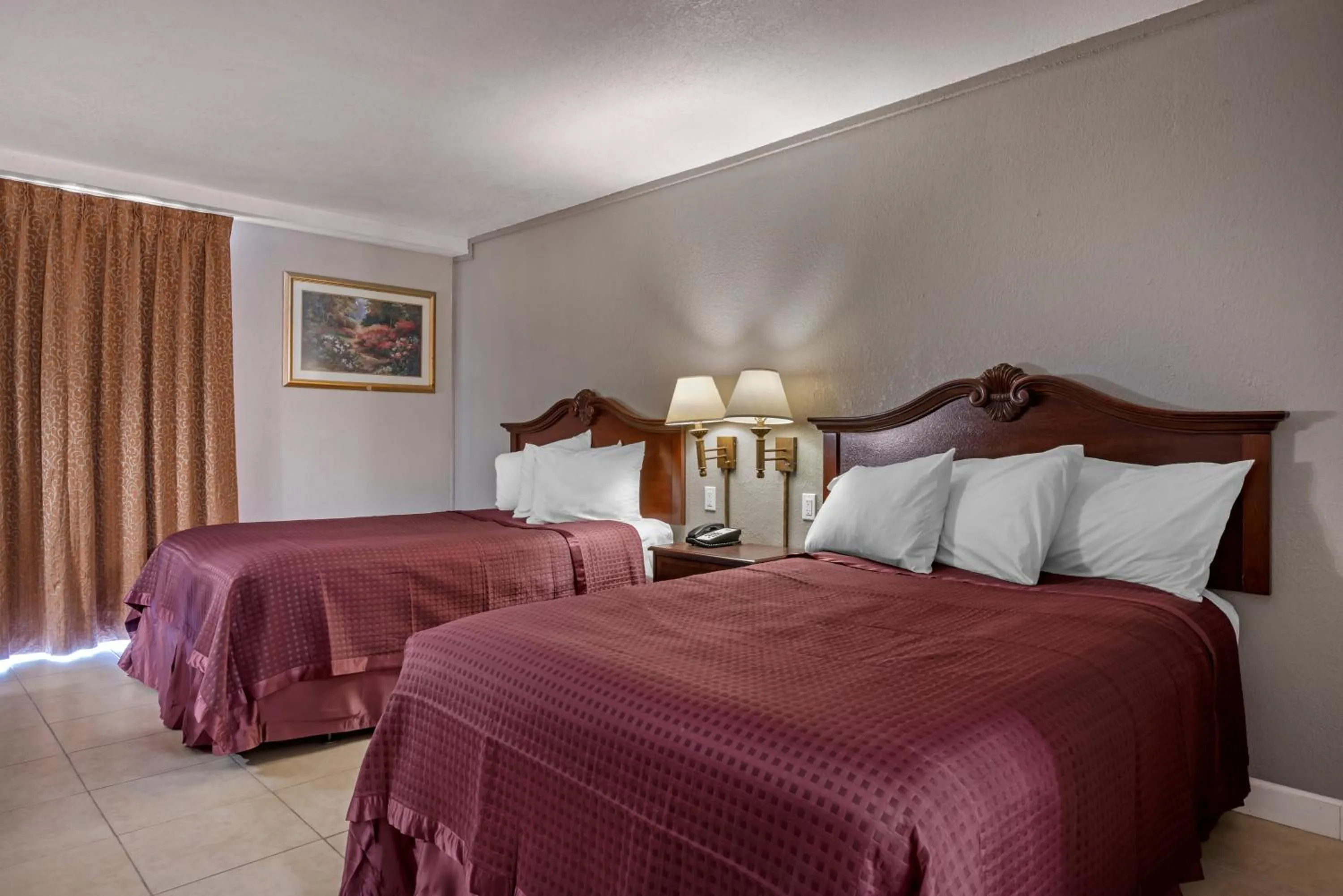 Photo of the whole room, Bed in Rodeway Inn Clermont North