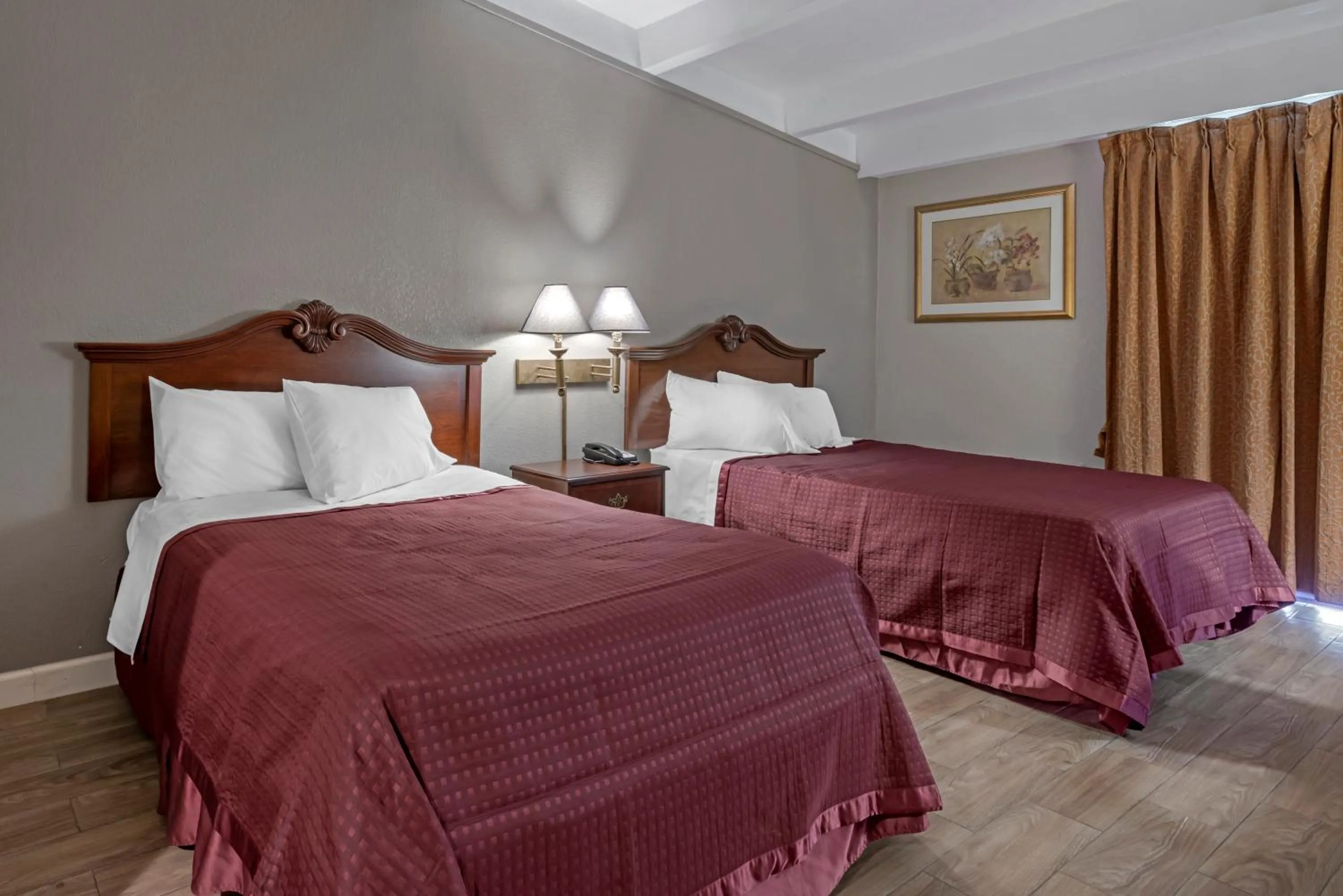 Photo of the whole room, Bed in Rodeway Inn Clermont North