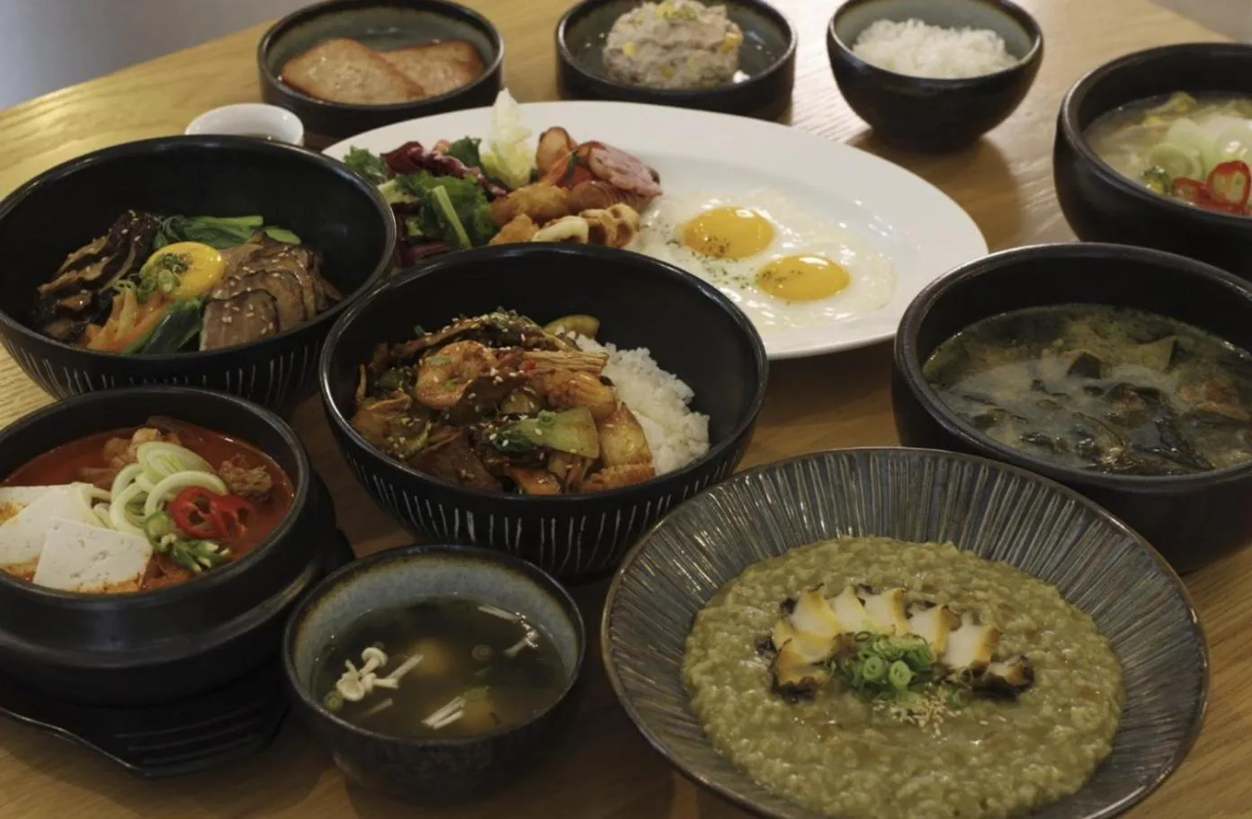 Restaurant/places to eat in Playce Camp Jeju